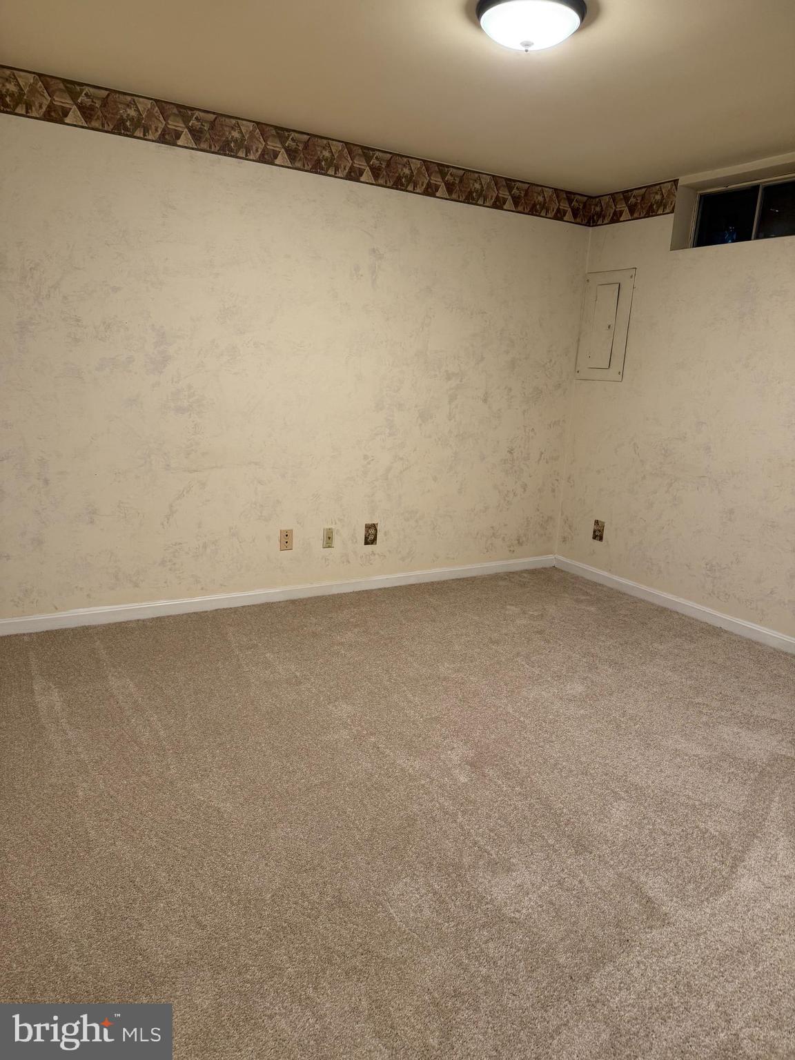 PARADISE - Residential Lease