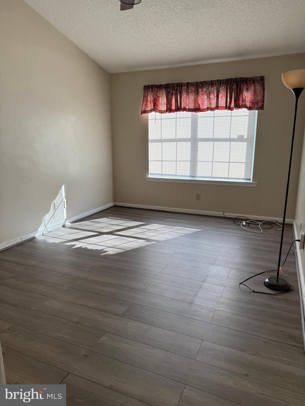 PARADISE - Residential Lease