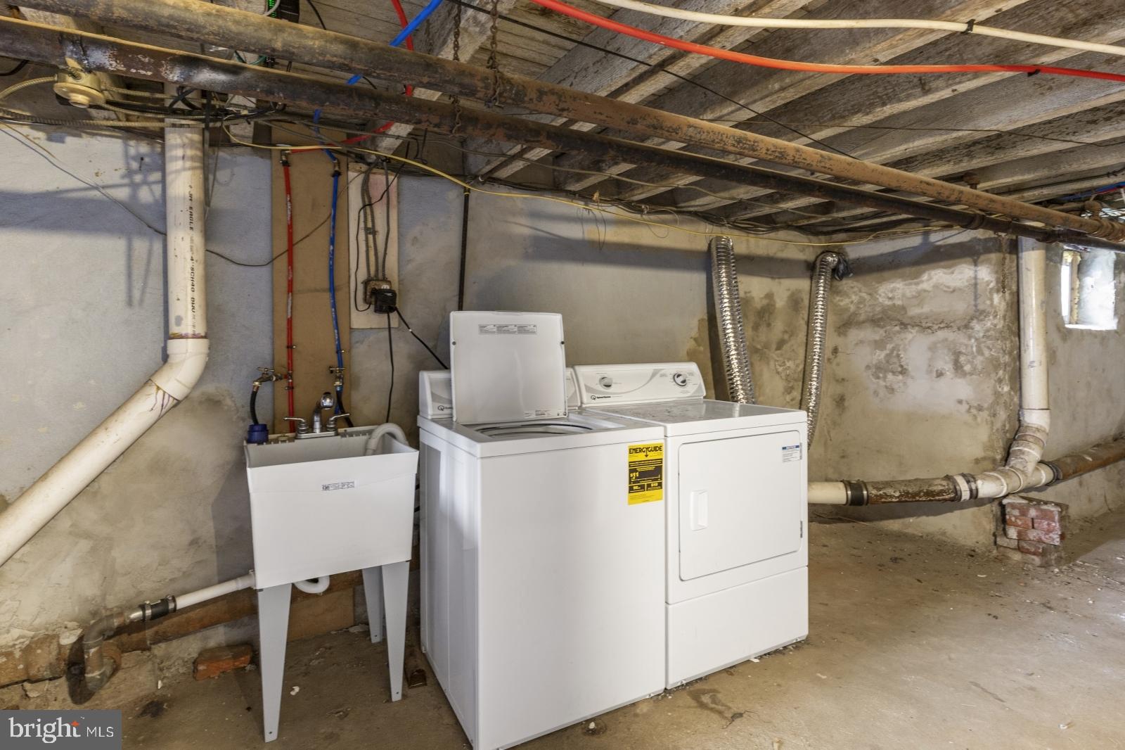 PORT RICHMOND - Residential Lease