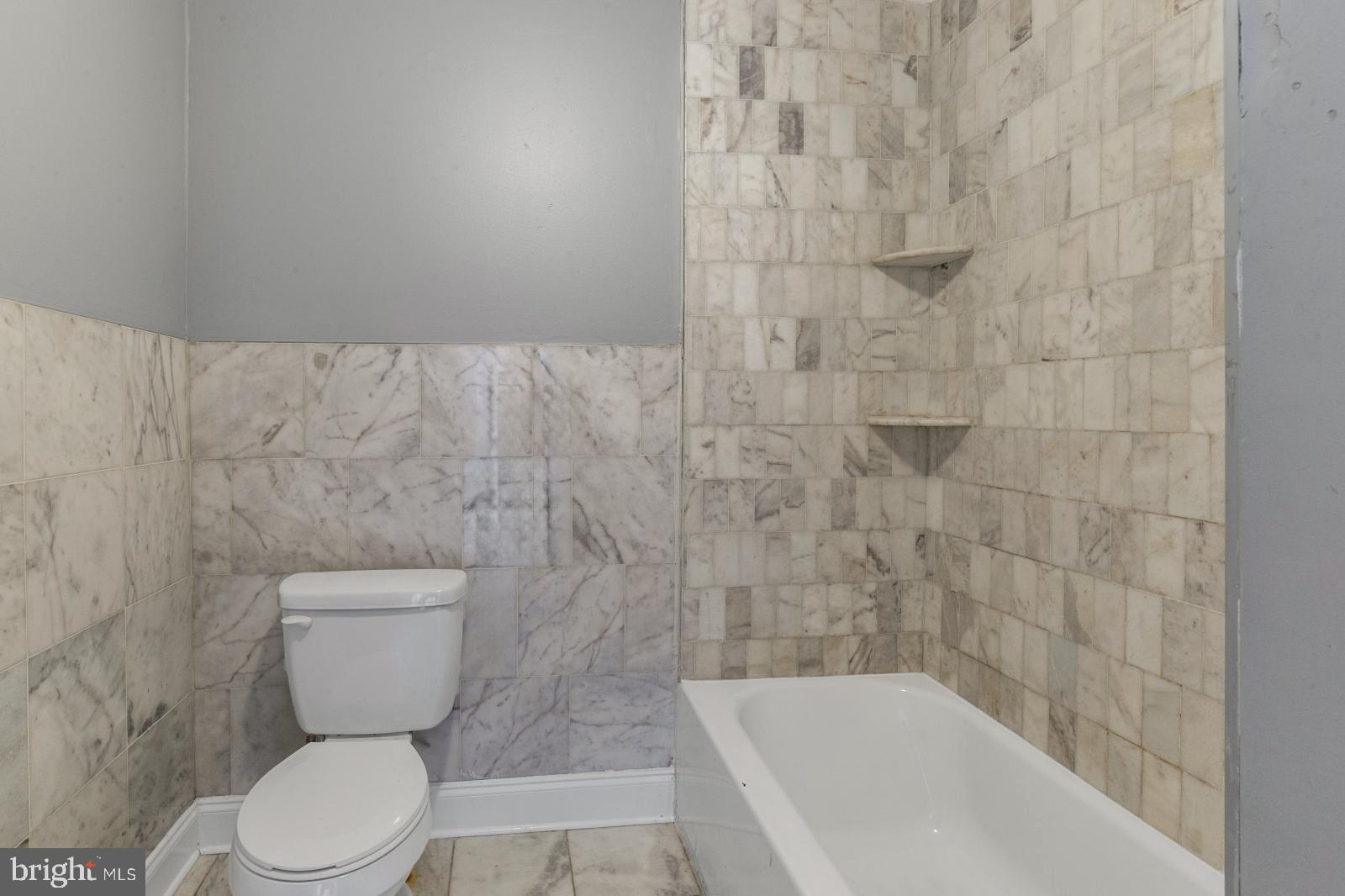 PORT RICHMOND - Residential Lease