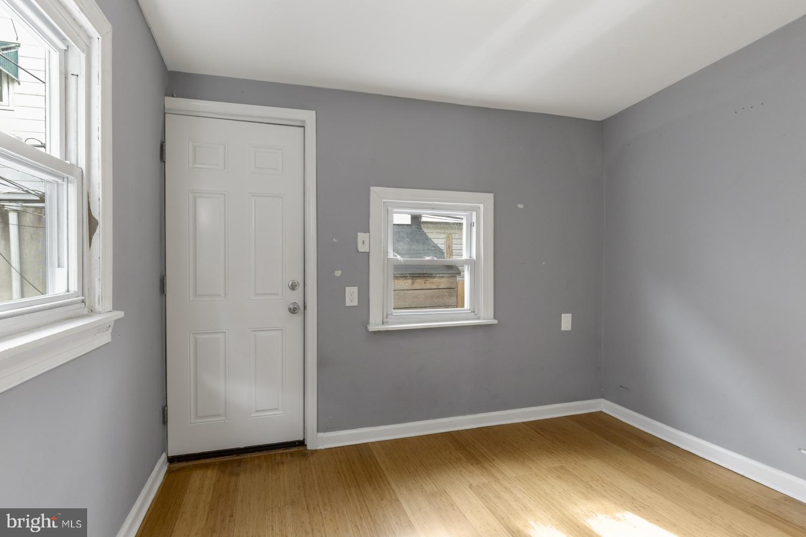 PORT RICHMOND - Residential Lease