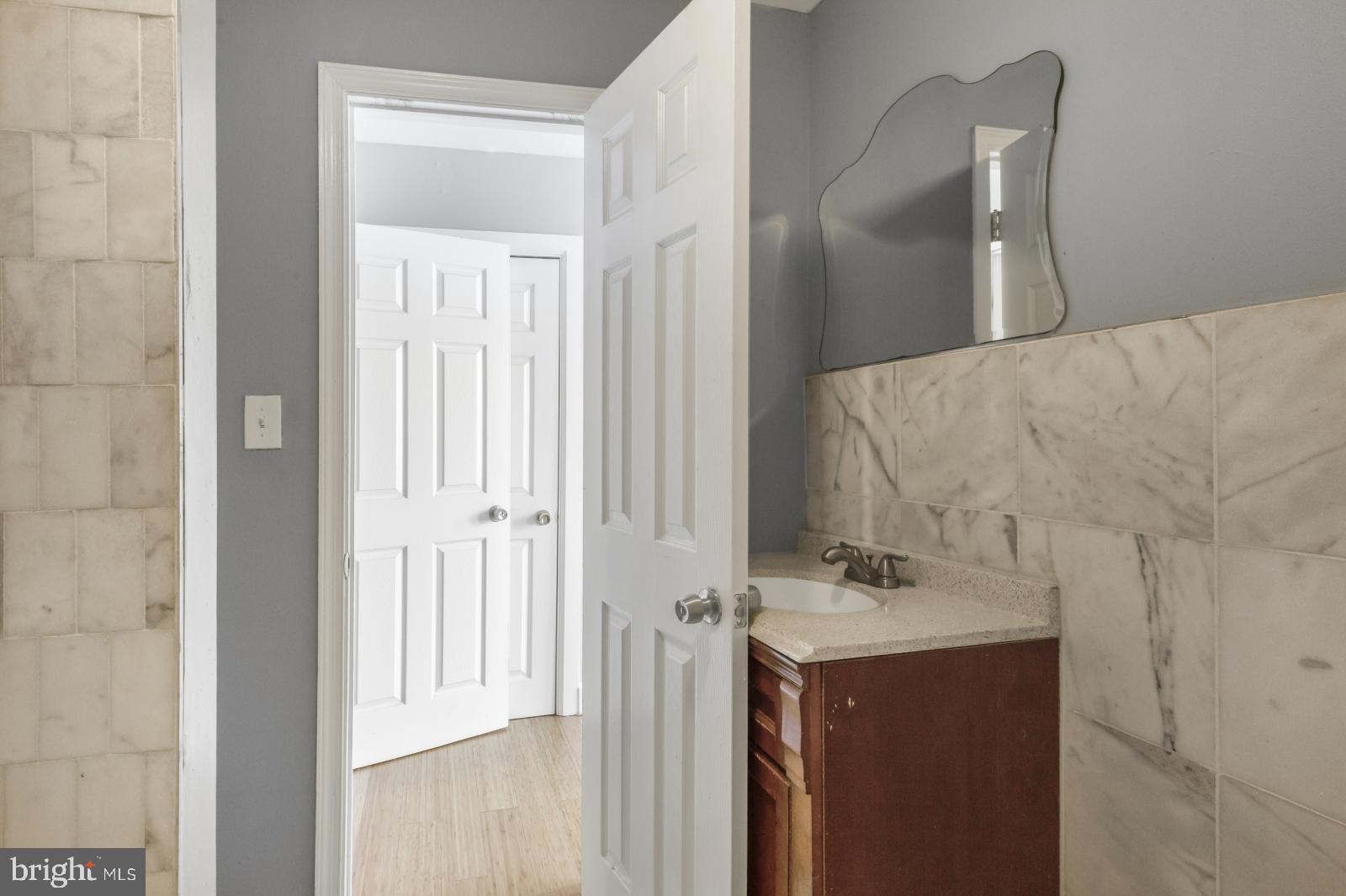 PORT RICHMOND - Residential Lease