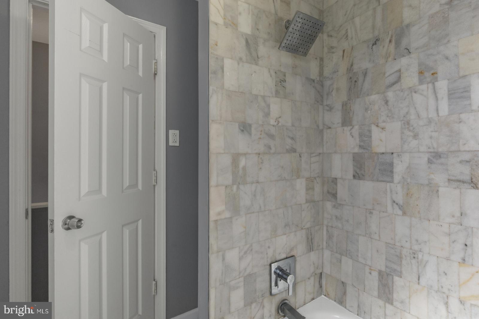 PORT RICHMOND - Residential Lease