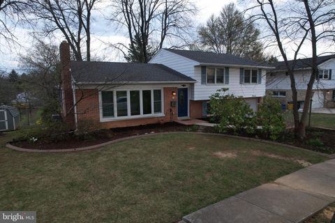 Photo of 11 W Shore Drive, CAMP HILL, PA 17011 (MLS # PACB2052322)