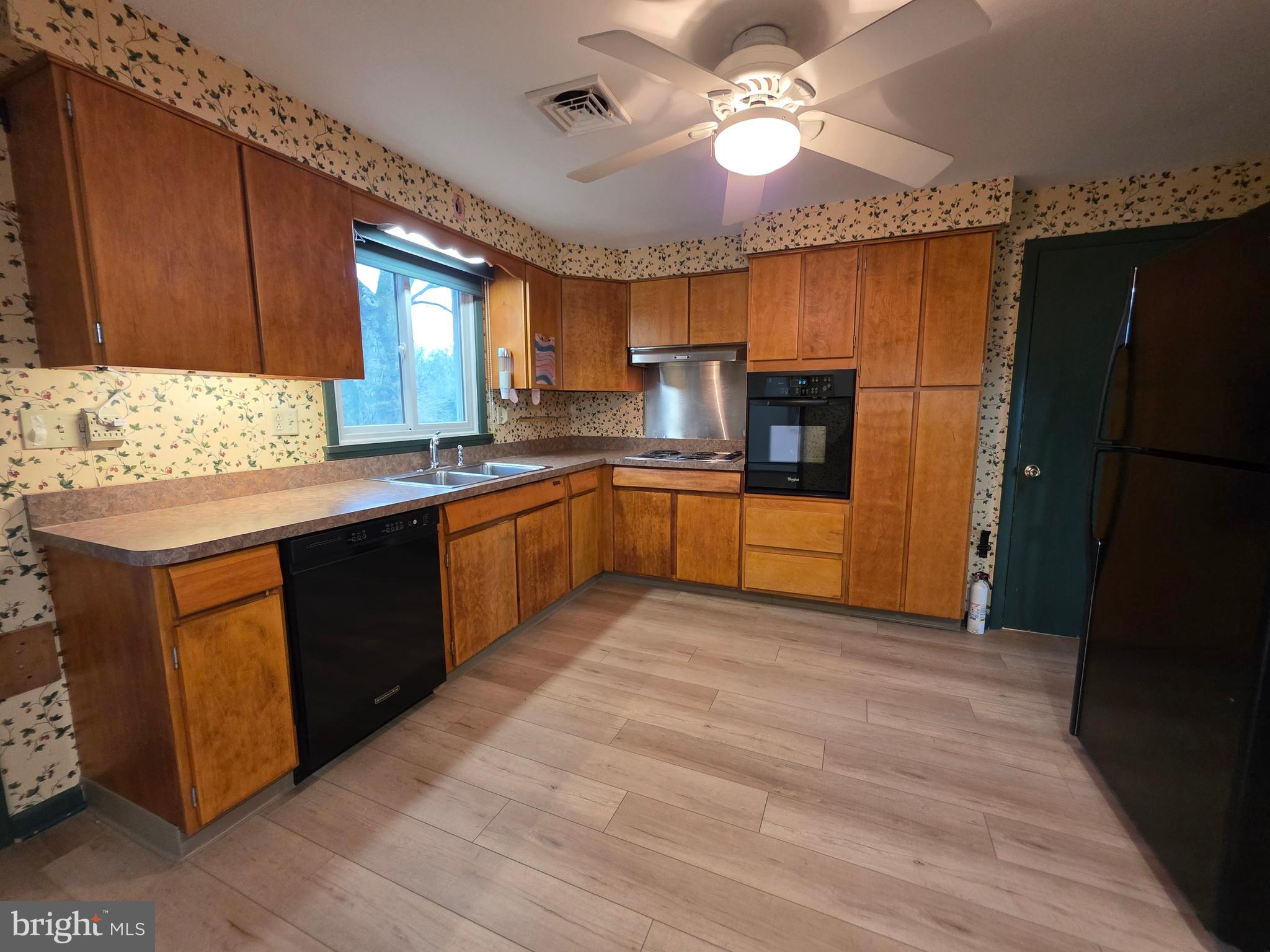 CEDAR CLIFF MANOR - Residential