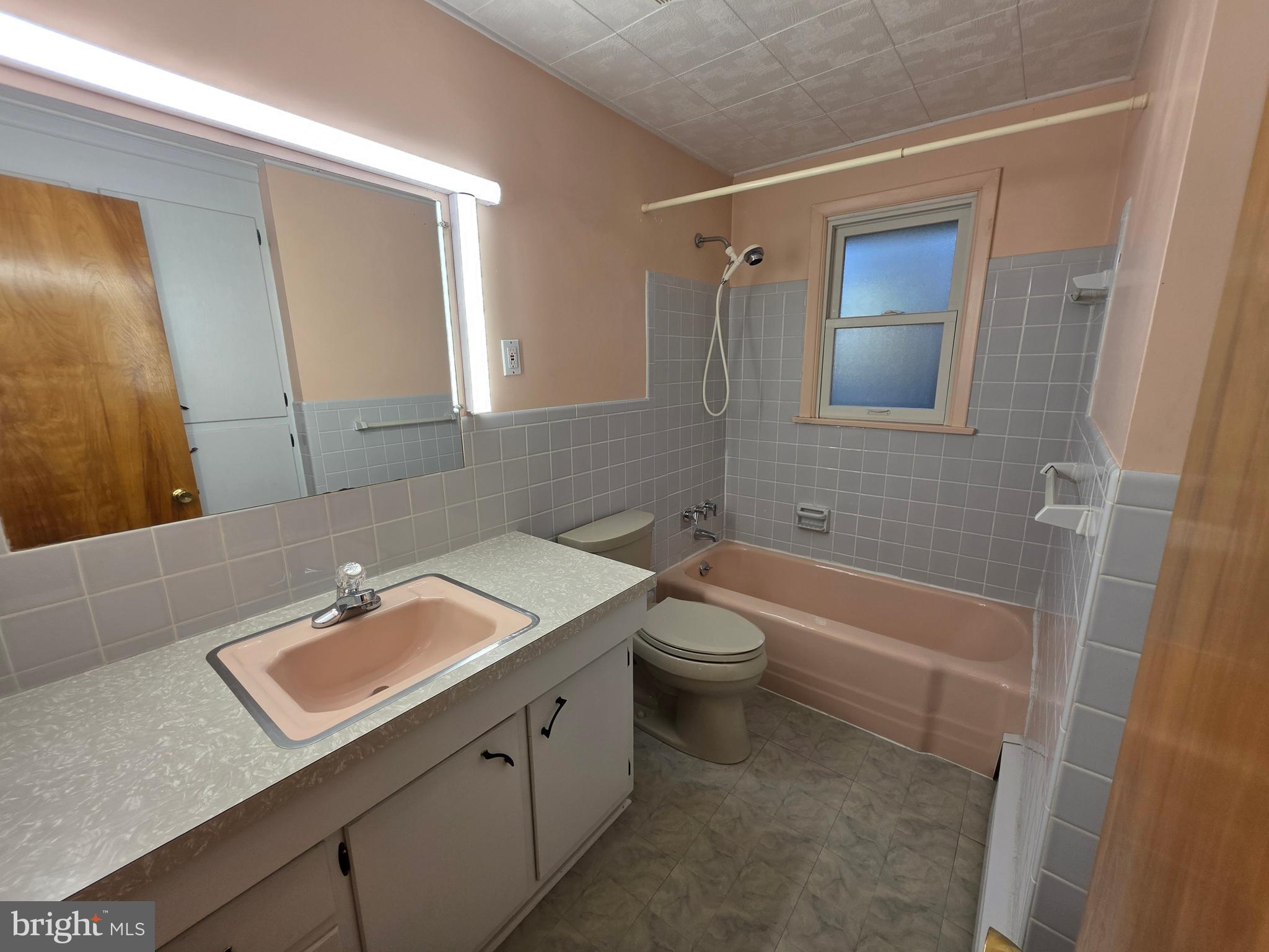 CEDAR CLIFF MANOR - Residential