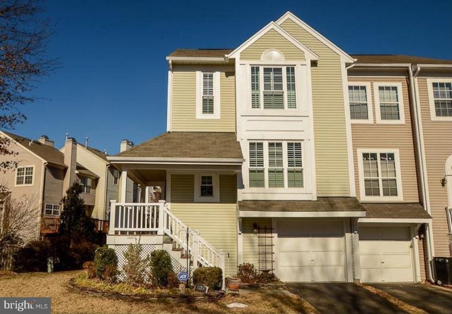 Gorgeous Southern Oaks 3BR end-unit townhouse. Kitchen has SS appliances, granite counters, gas stove. Fenced yard, rear deck. Excellent natural light. Huge master bath and custom walk-in closet. Proximity to the blue line metro (8 min drive),10 min to 95/495 and the renovated Springfield town center. Near bike trails in numerous surrounding parks.  Available 8/10. Schedule online, pls. Pets CxC.