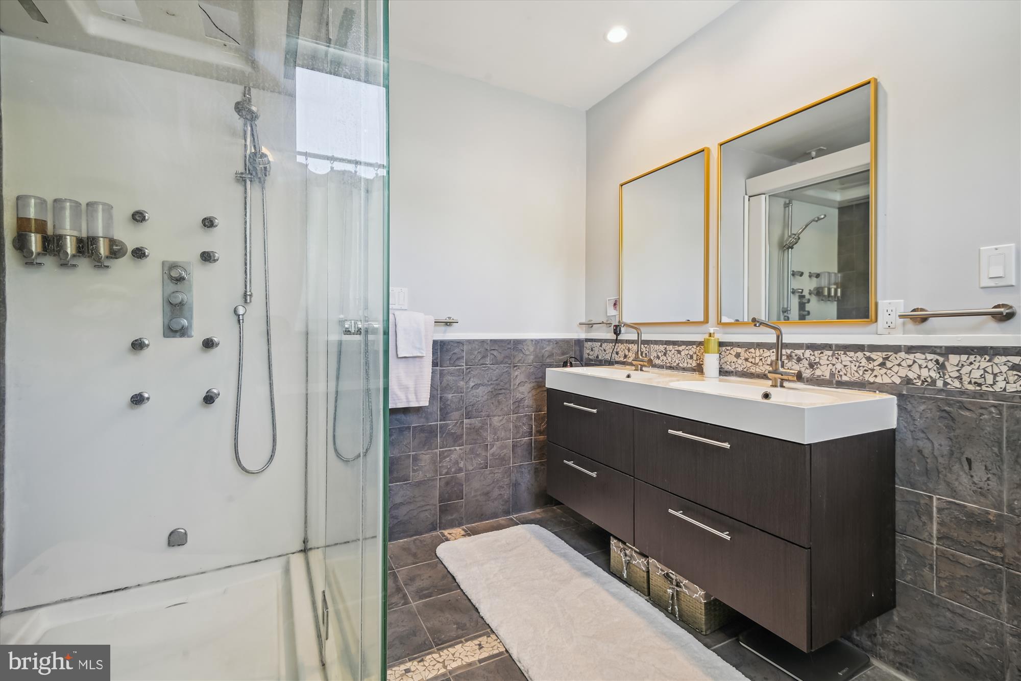 MURRAY HILL - Residential