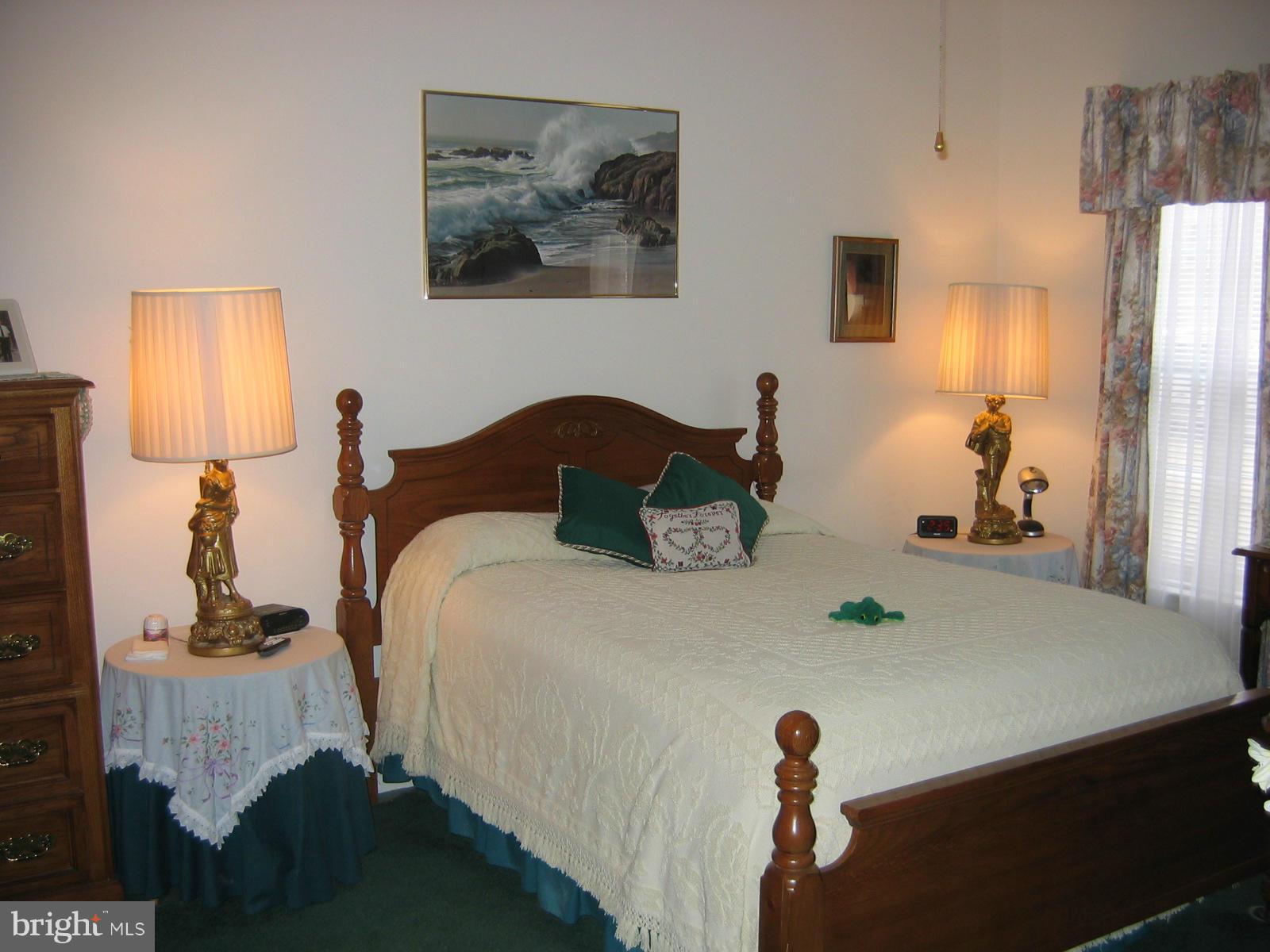 THE COURTYARDS AT POND - Residential