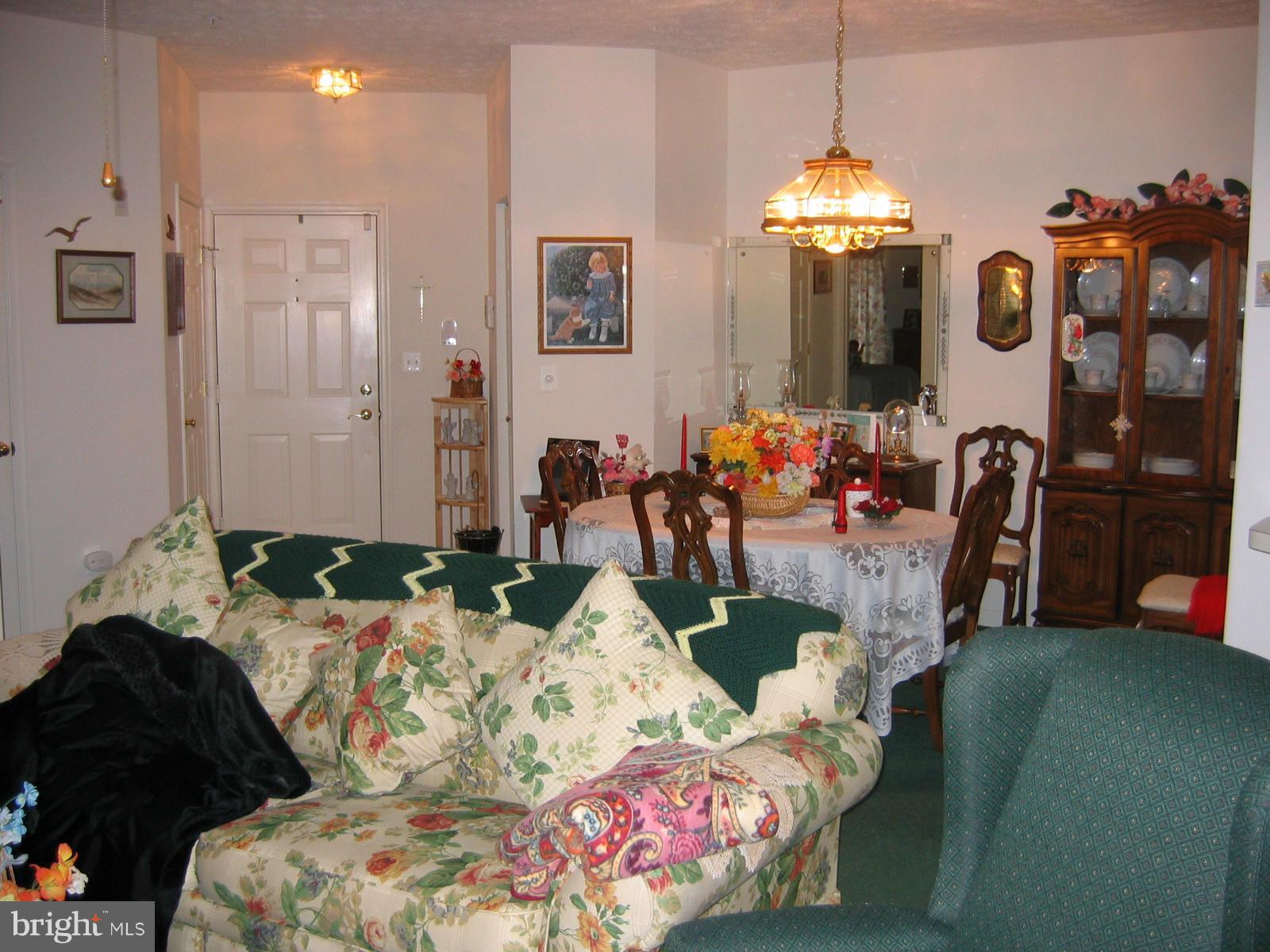 THE COURTYARDS AT POND - Residential