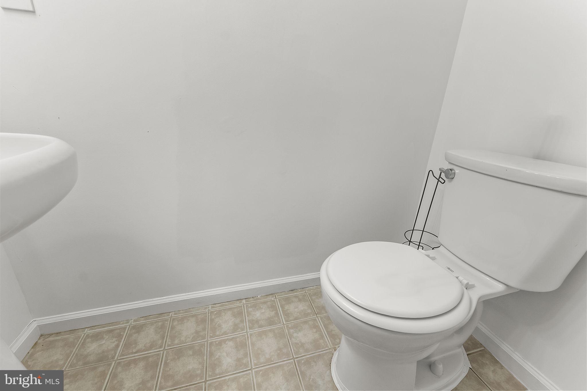 COURTS AT BELLE POINTE - Residential