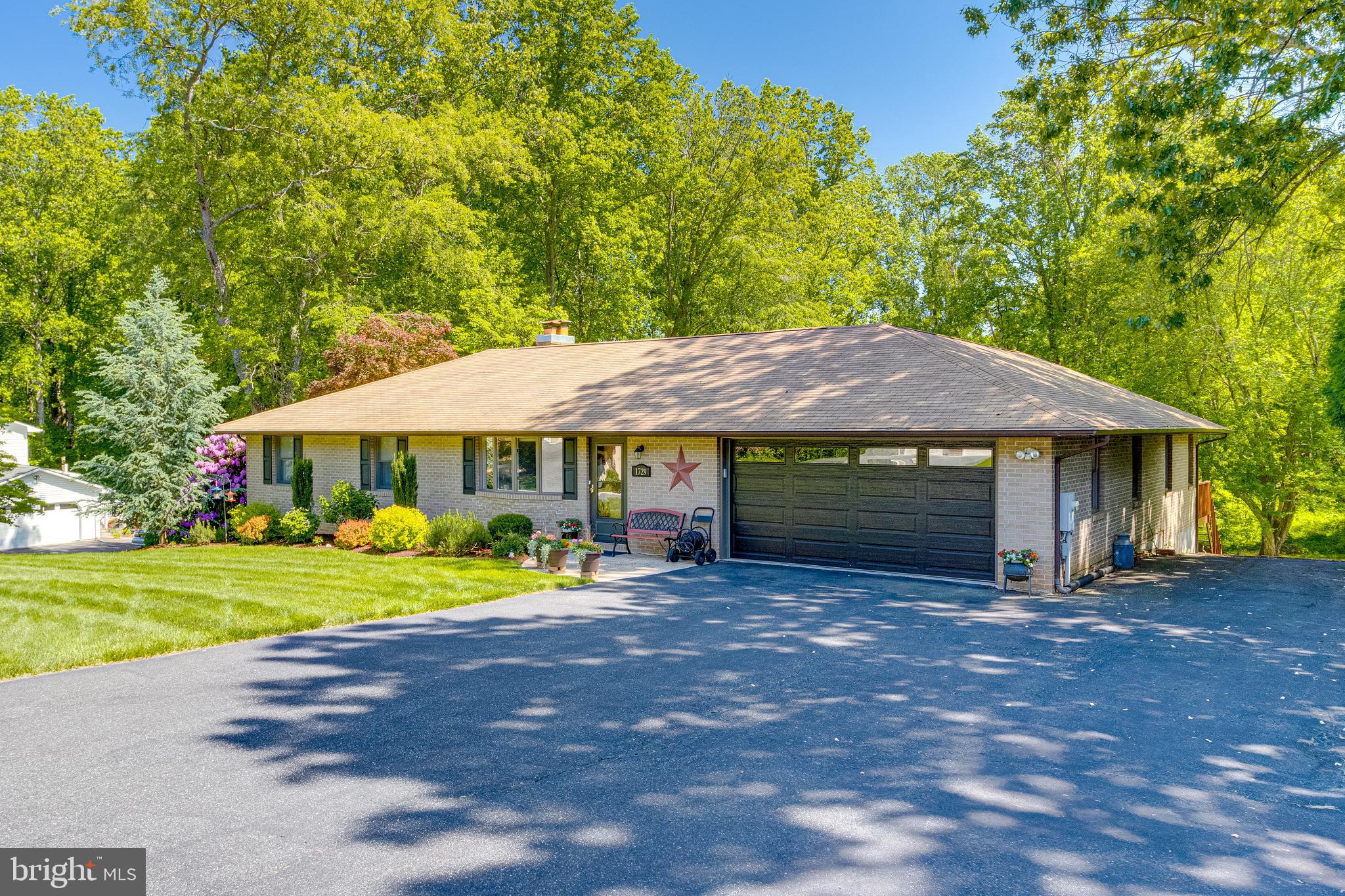 STEEPLECHASE MANOR - Residential