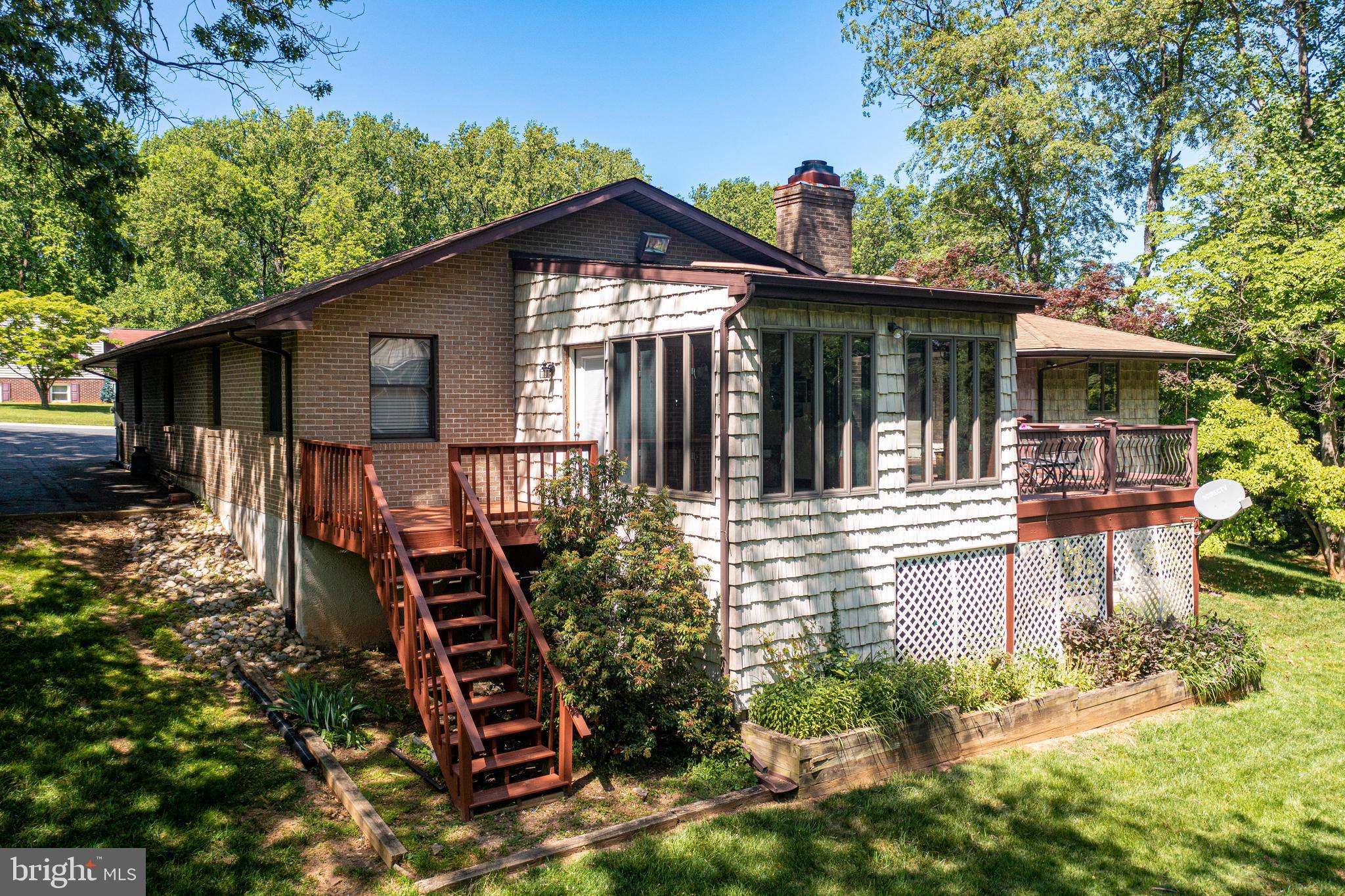 STEEPLECHASE MANOR - Residential