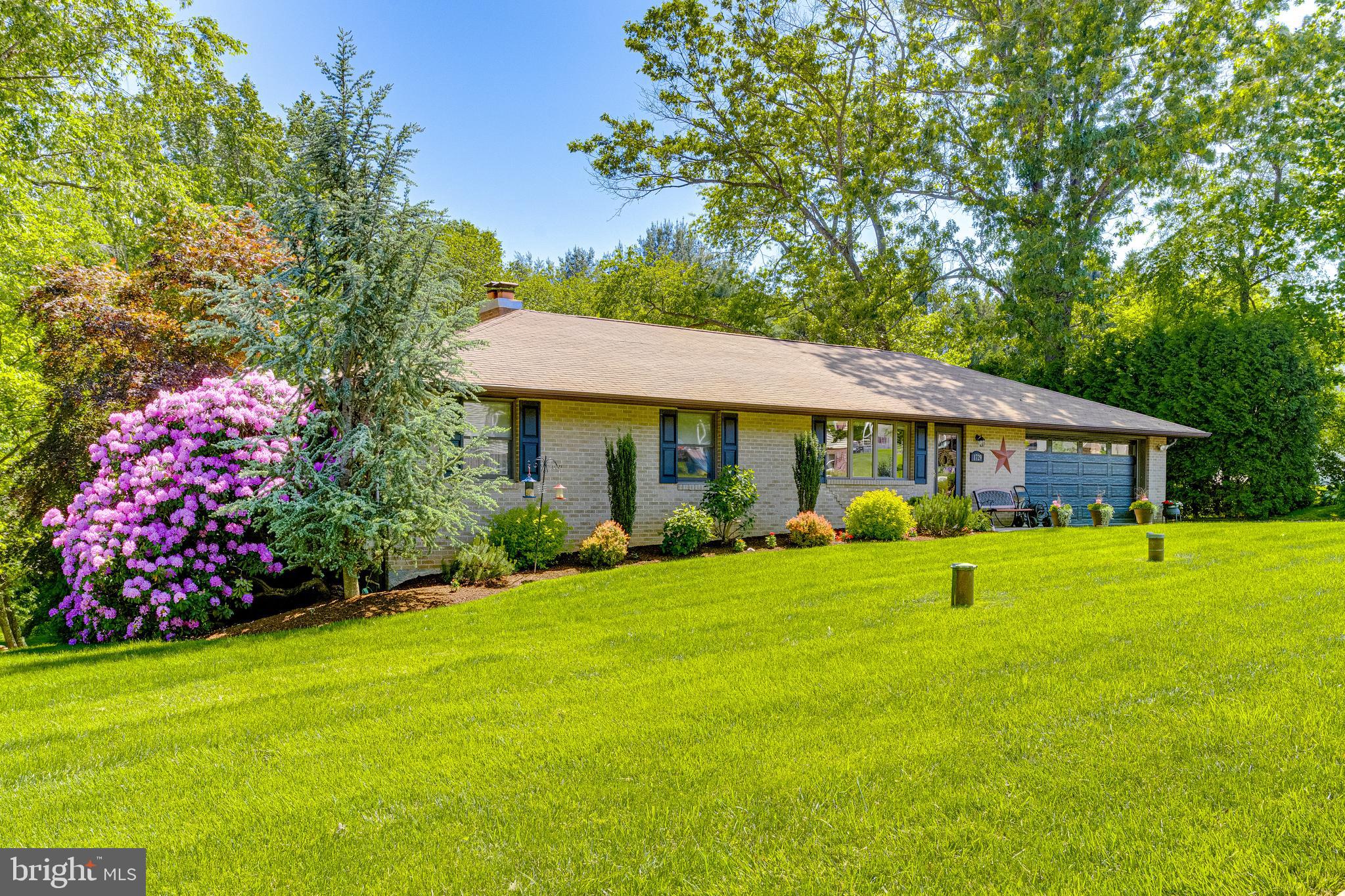 STEEPLECHASE MANOR - Residential