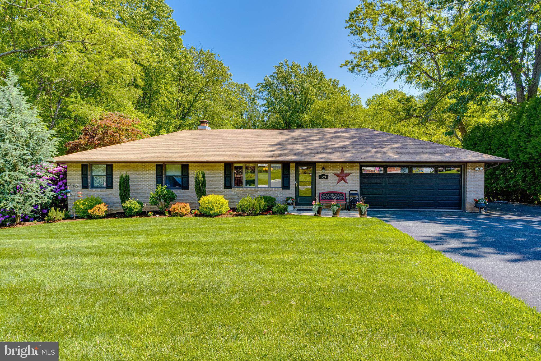 STEEPLECHASE MANOR - Residential