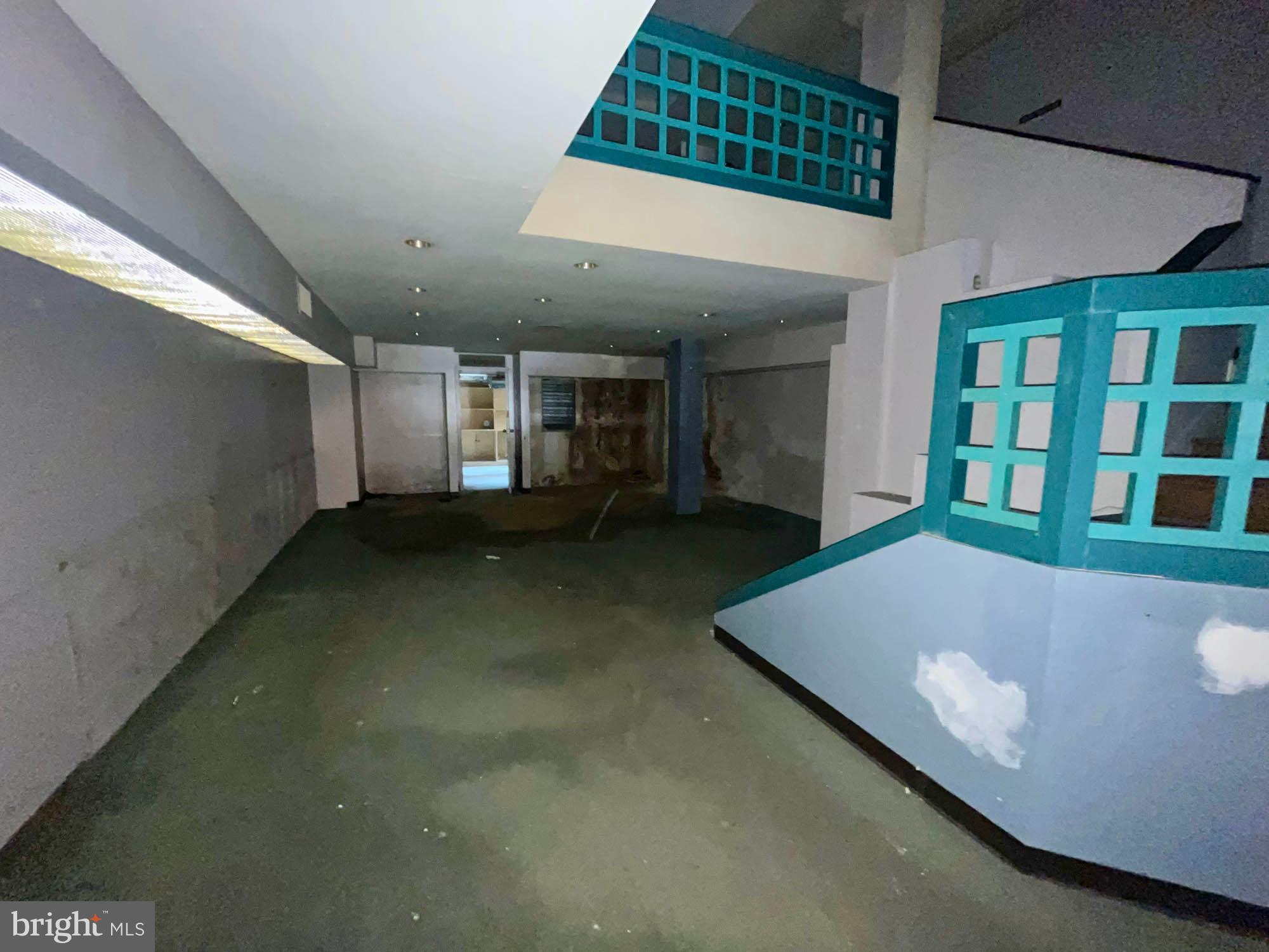 DOWNTOWN - Commercial Sale