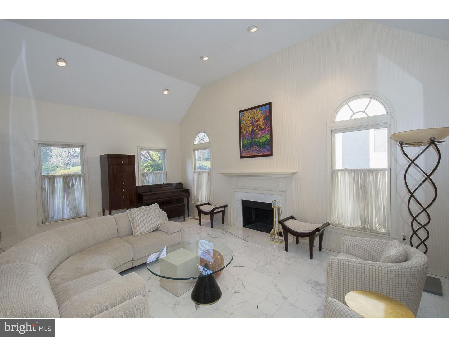 INDIAN CREEK - Residential