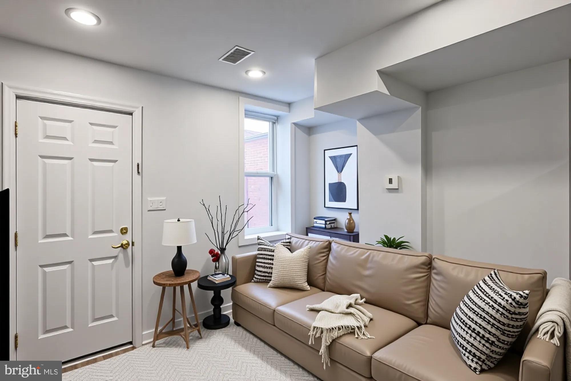 1318 N SPRING STREET