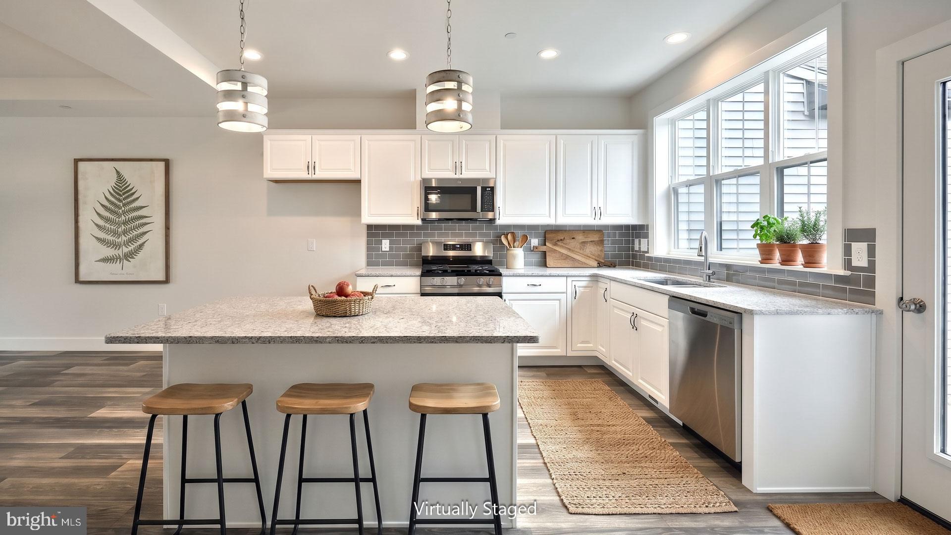 MADISON COURT - Residential