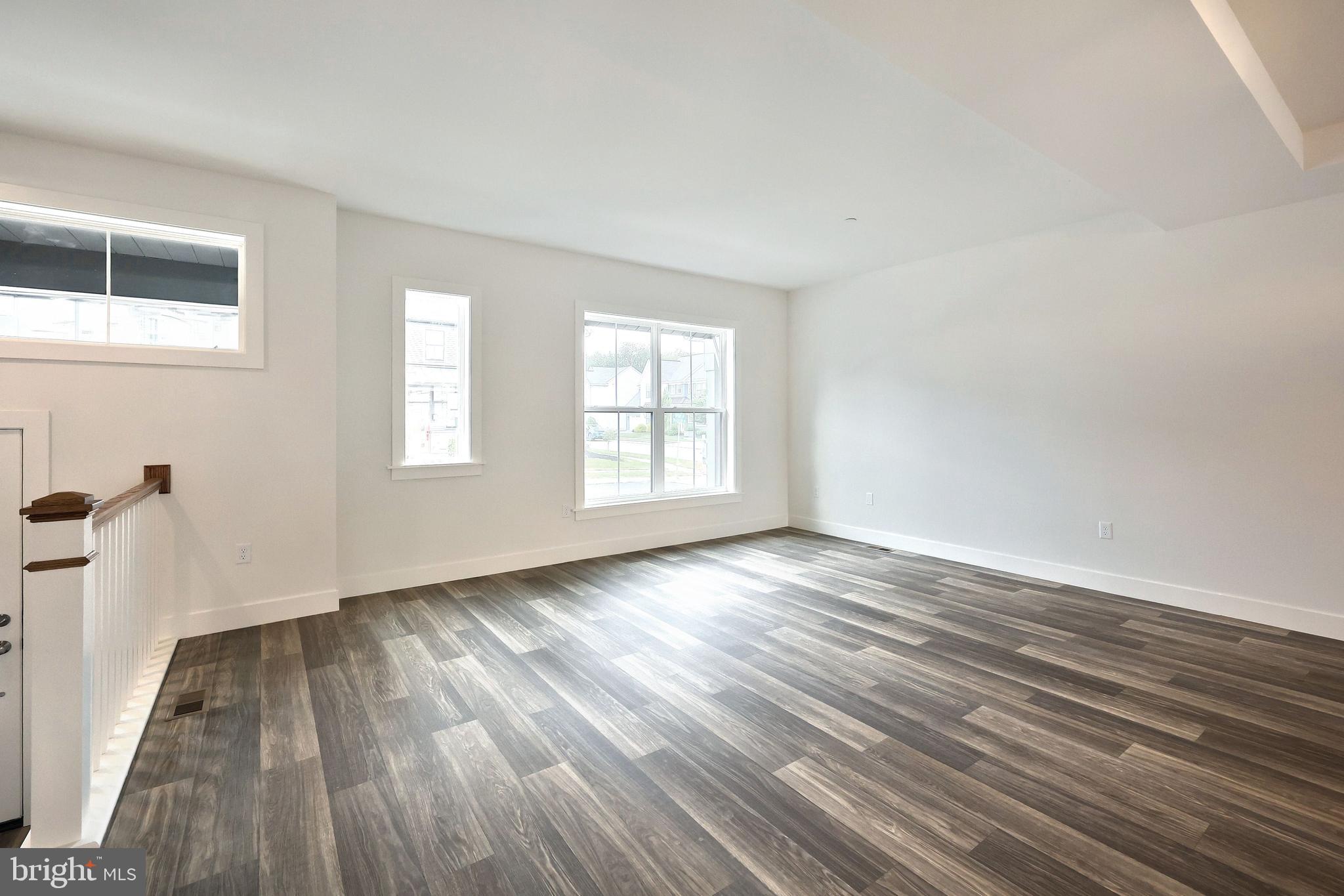 MADISON COURT - Residential