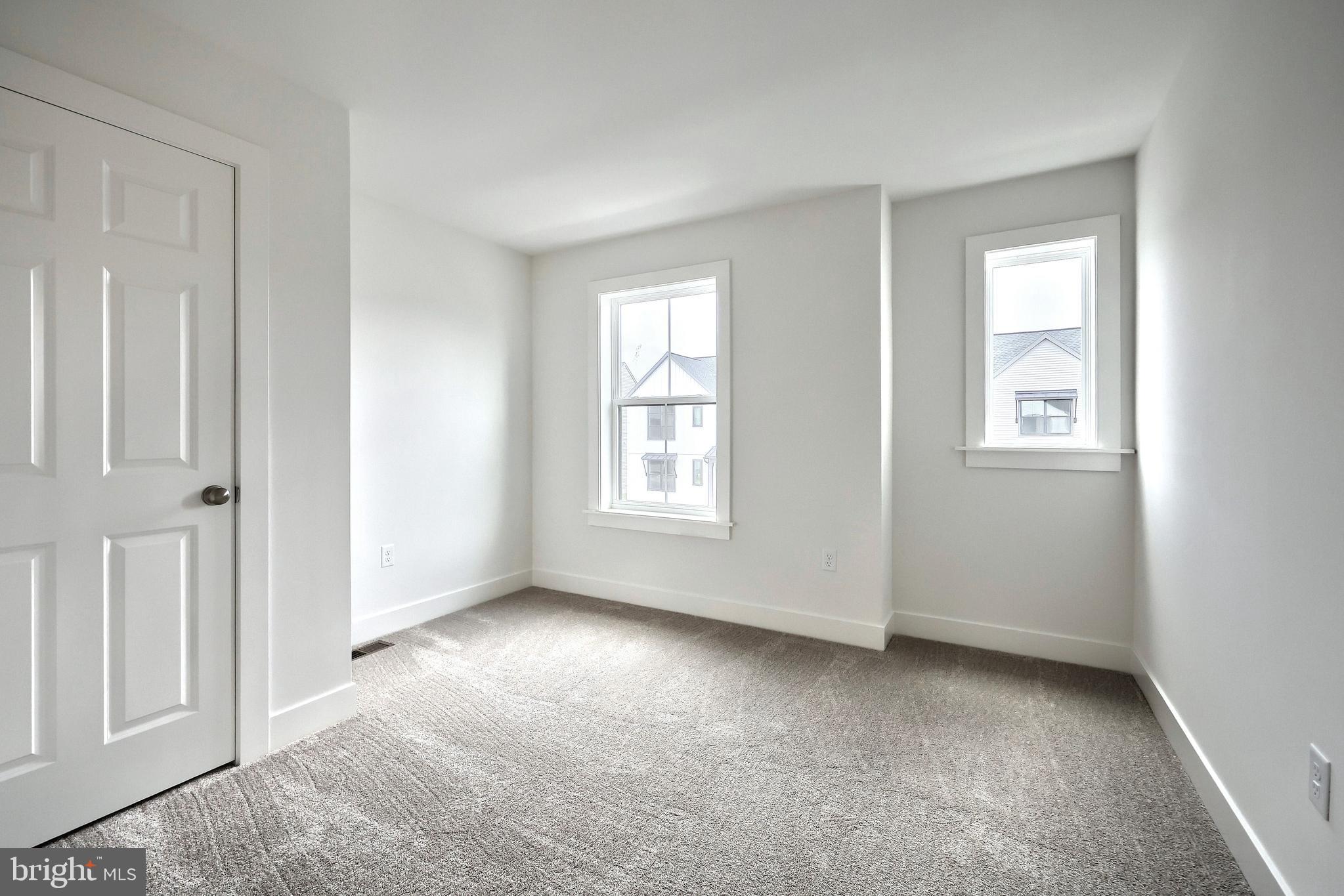 MADISON COURT - Residential