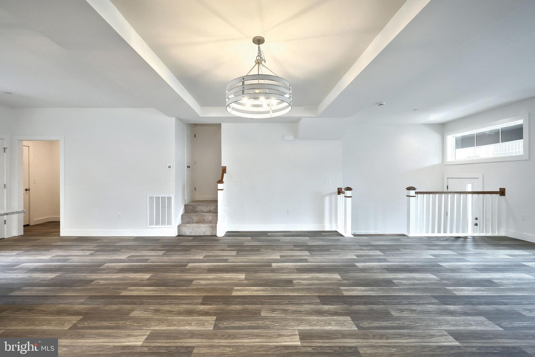 MADISON COURT - Residential