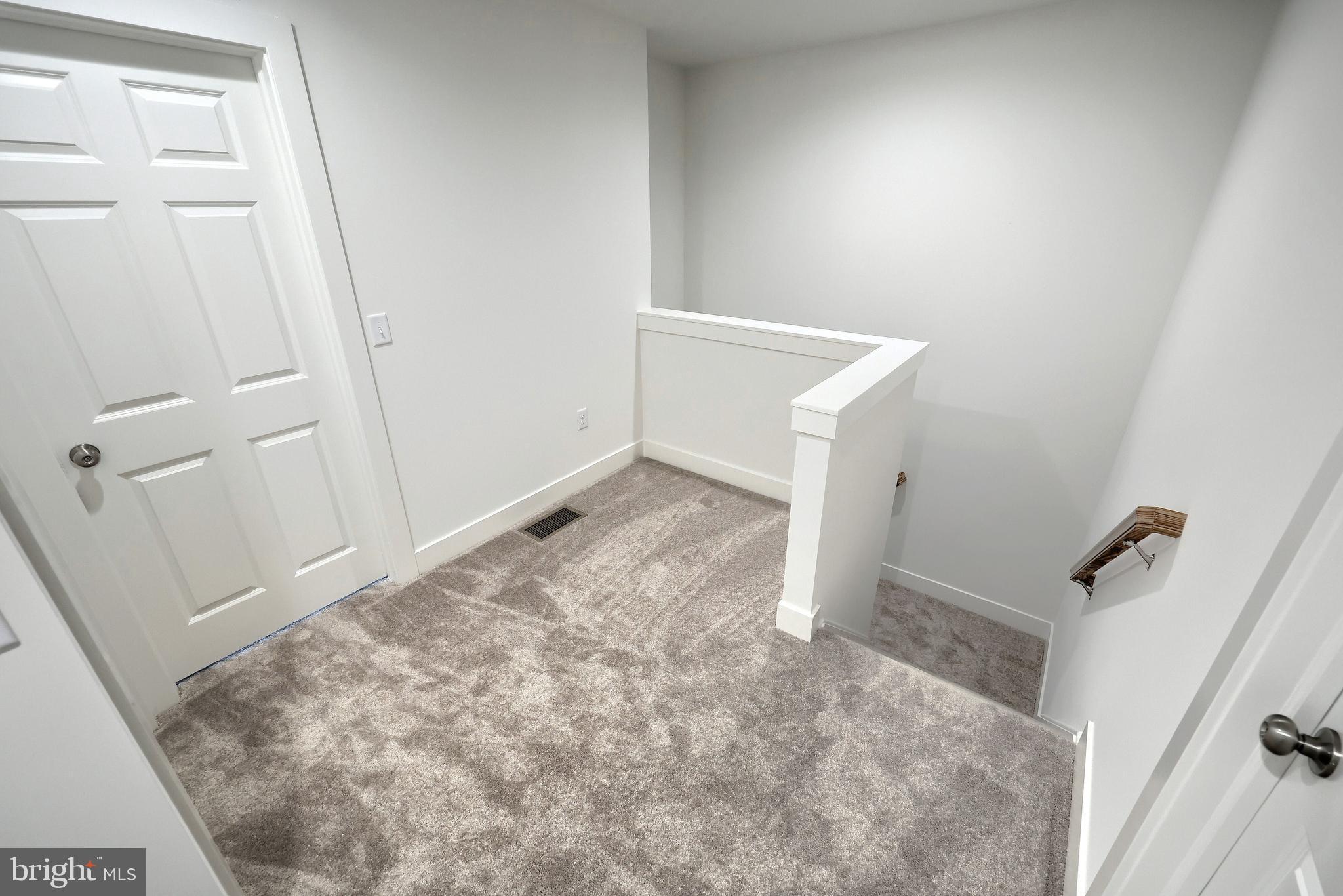 MADISON COURT - Residential