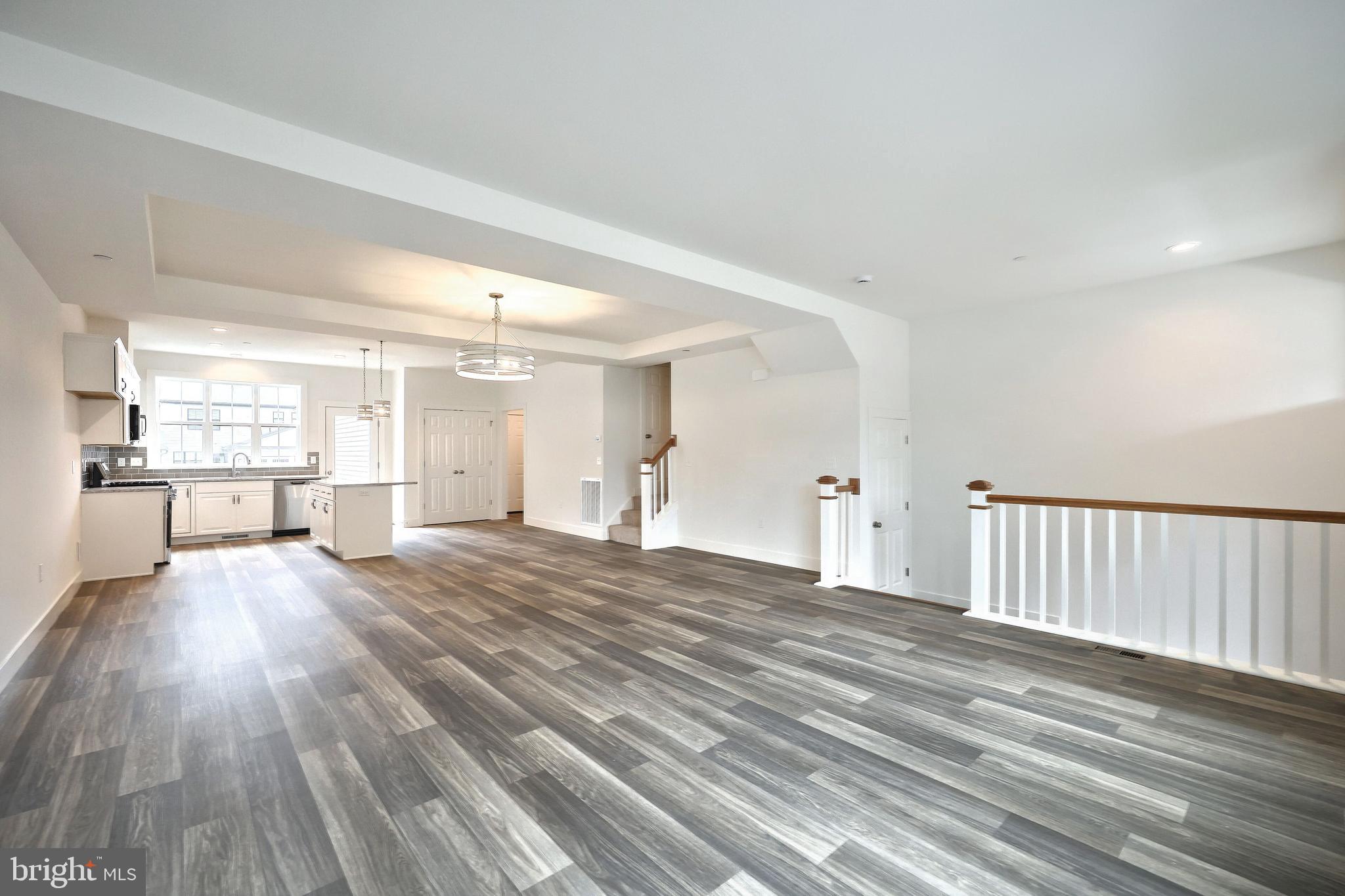 MADISON COURT - Residential