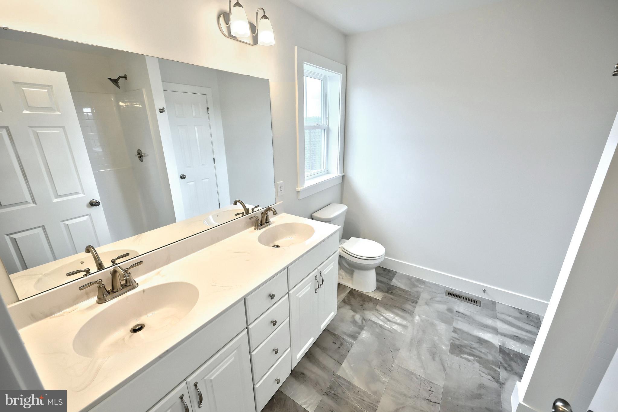 MADISON COURT - Residential