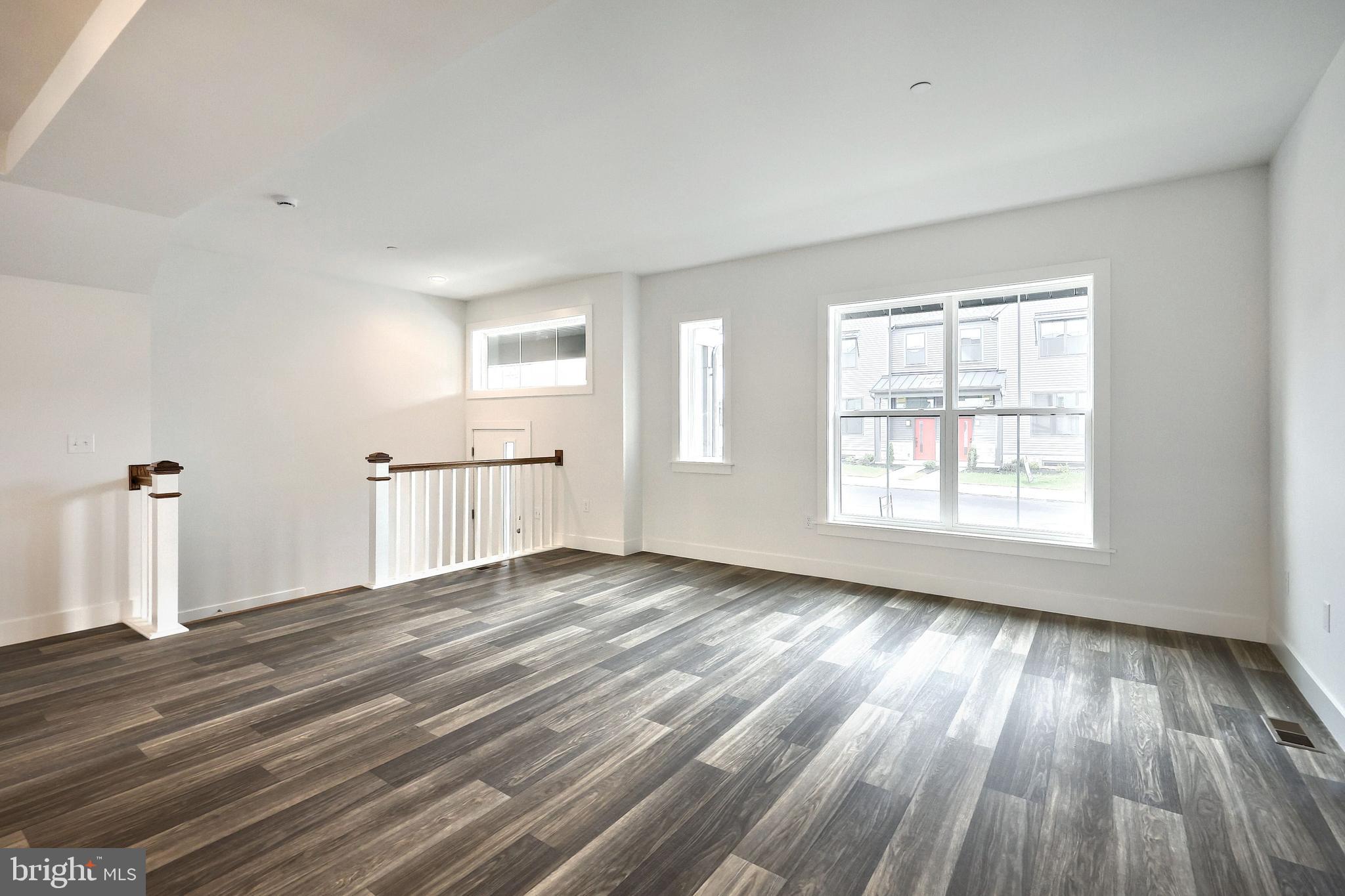 MADISON COURT - Residential