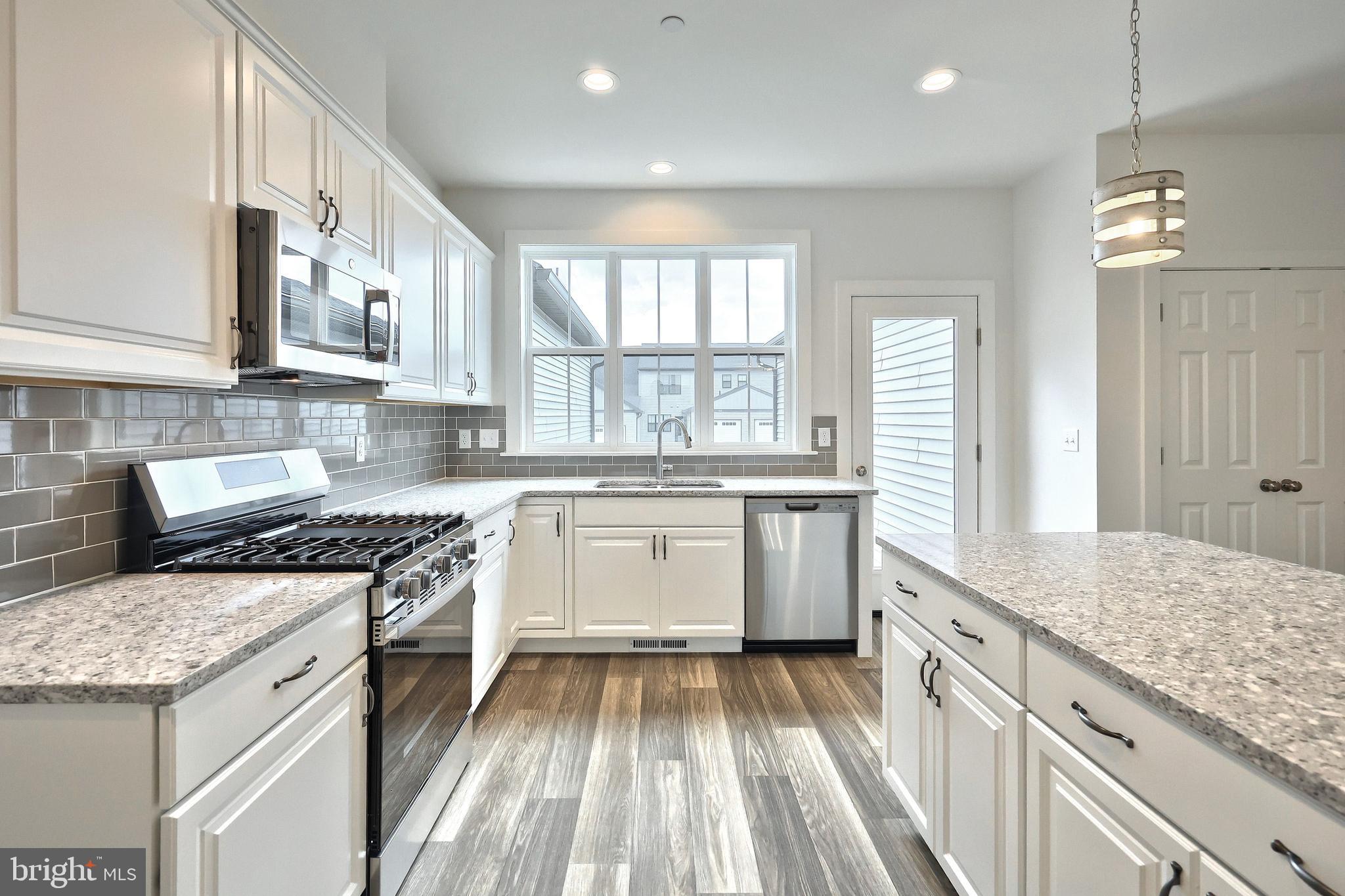 MADISON COURT - Residential