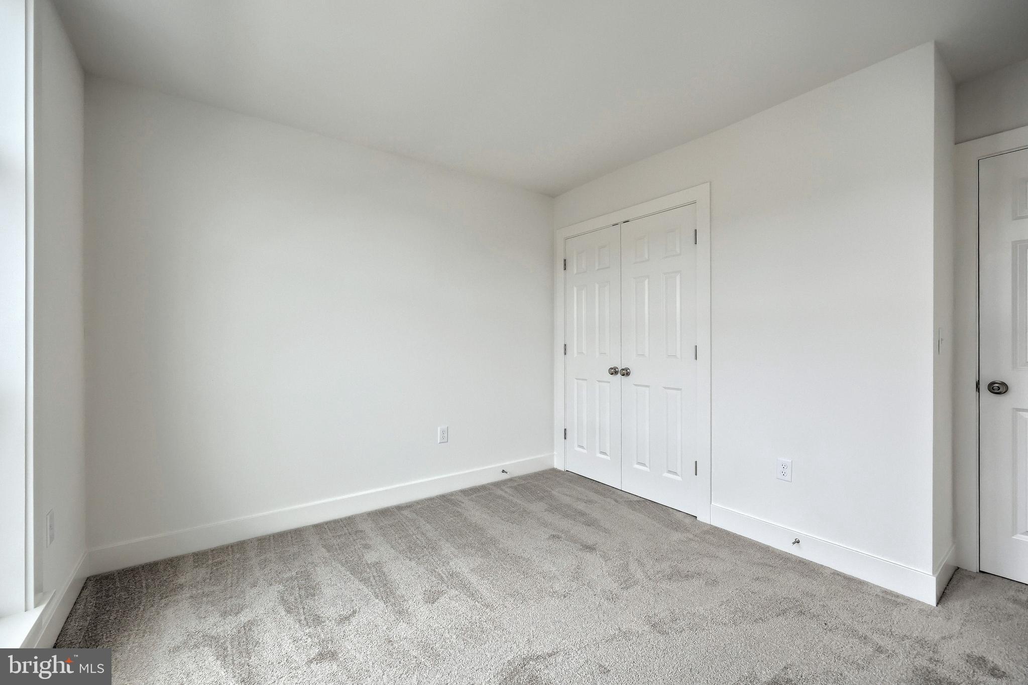 MADISON COURT - Residential