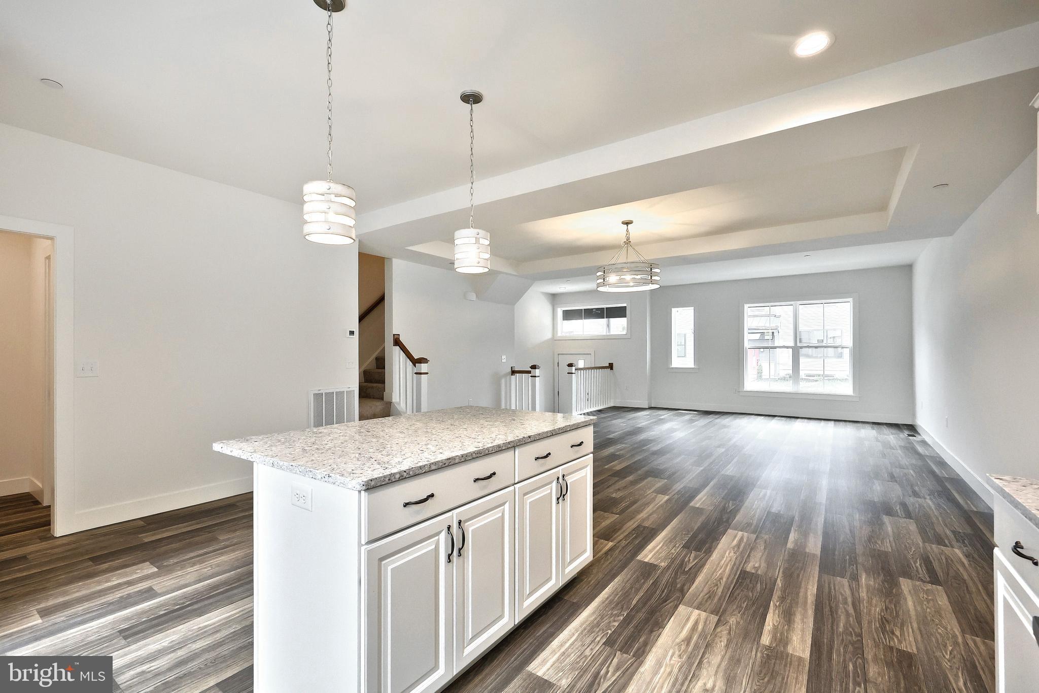 MADISON COURT - Residential