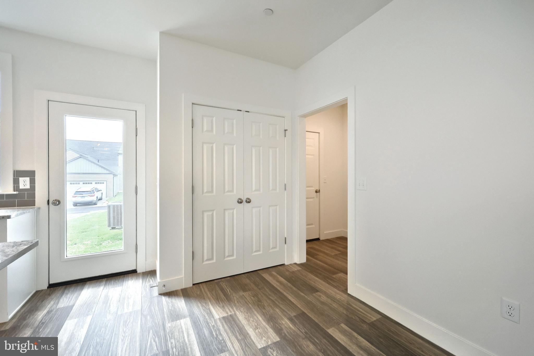 MADISON COURT - Residential