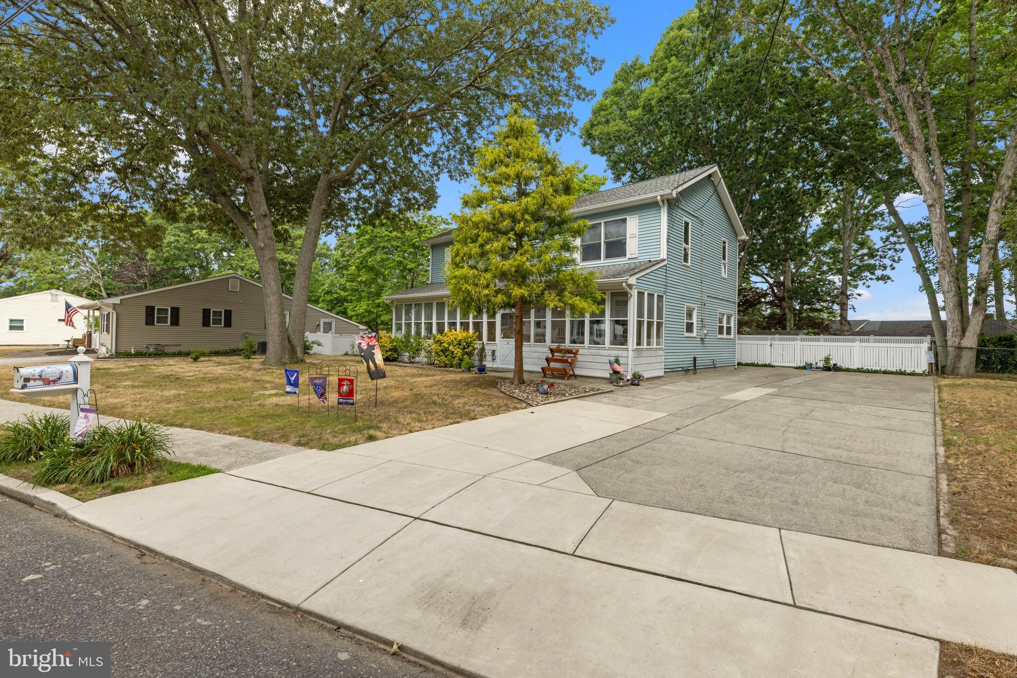 9 CARLTON DRIVE