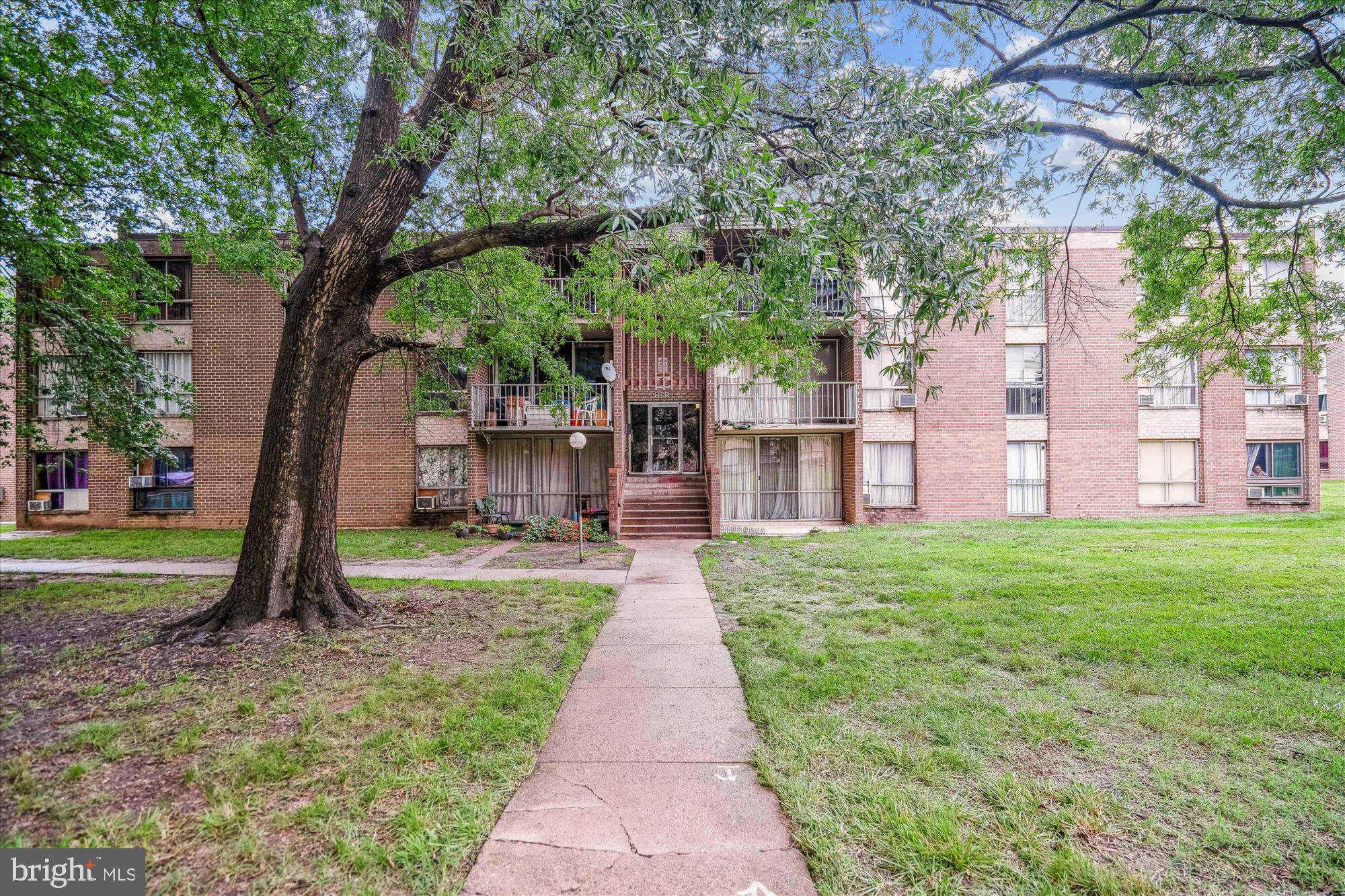 Newly Remodeled 2-Bedroom, 1-Bathroom Condominium – Move-In Ready!
Welcome Home!
This beautifully updated condominium offers a perfect blend of style and convenience. It features engineered wood floors throughout, a private concrete balcony, and a separate dining room that opens to a spacious living room—ideal for both entertaining and relaxing.
Property Highlights:
Updated kitchen with new white cabinets, stainless steel appliances, and pantry for added storage
2 generously sized bedrooms and 1 full bathroom
Efficient HVAC system for year-round comfort
Condo fee includes utilities: electricity, gas, and water
Location:
Conveniently situated near major commuter routes, highways, shopping, dining, schools, entertainment, and more.
Easy to show!
For any questions, contact the helpful and cheerful seller’s agent.