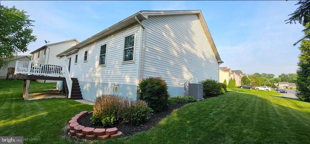 Photo of 1031 Willow Ridge Drive, YORK, PA 17404 (MLS # PAYK2089634)