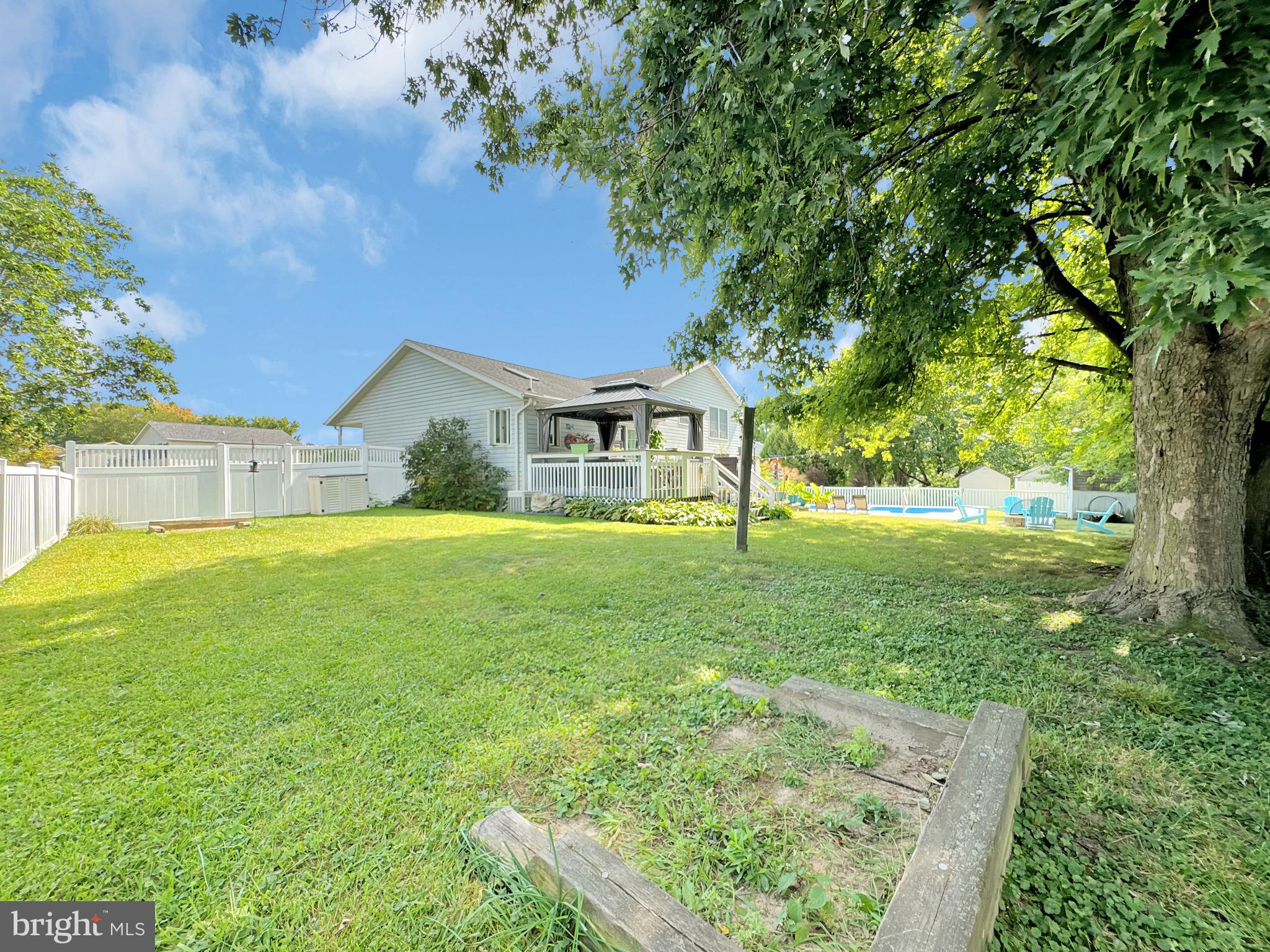 LITTLE KNOLL ESTATES - Residential