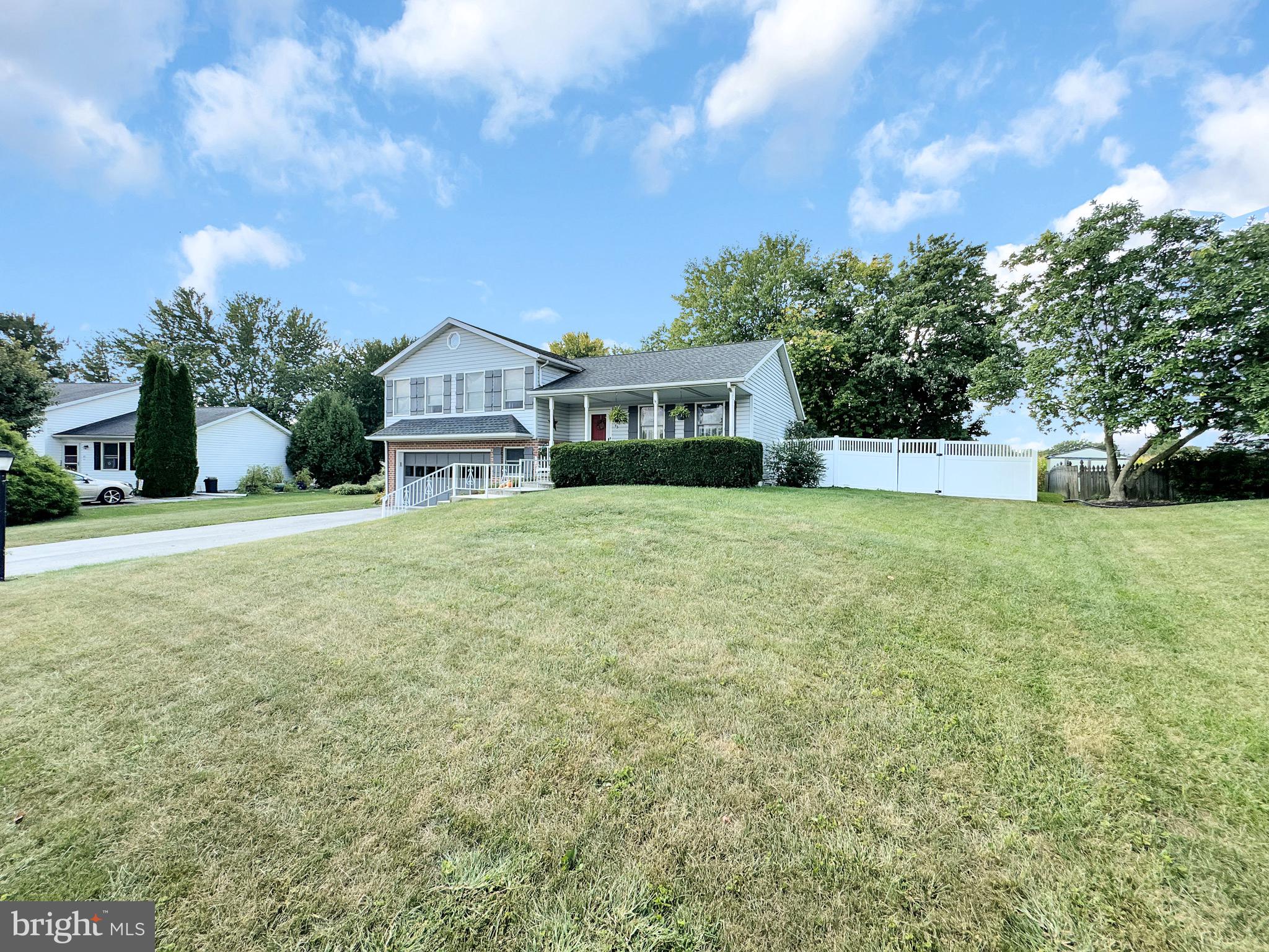 LITTLE KNOLL ESTATES - Residential