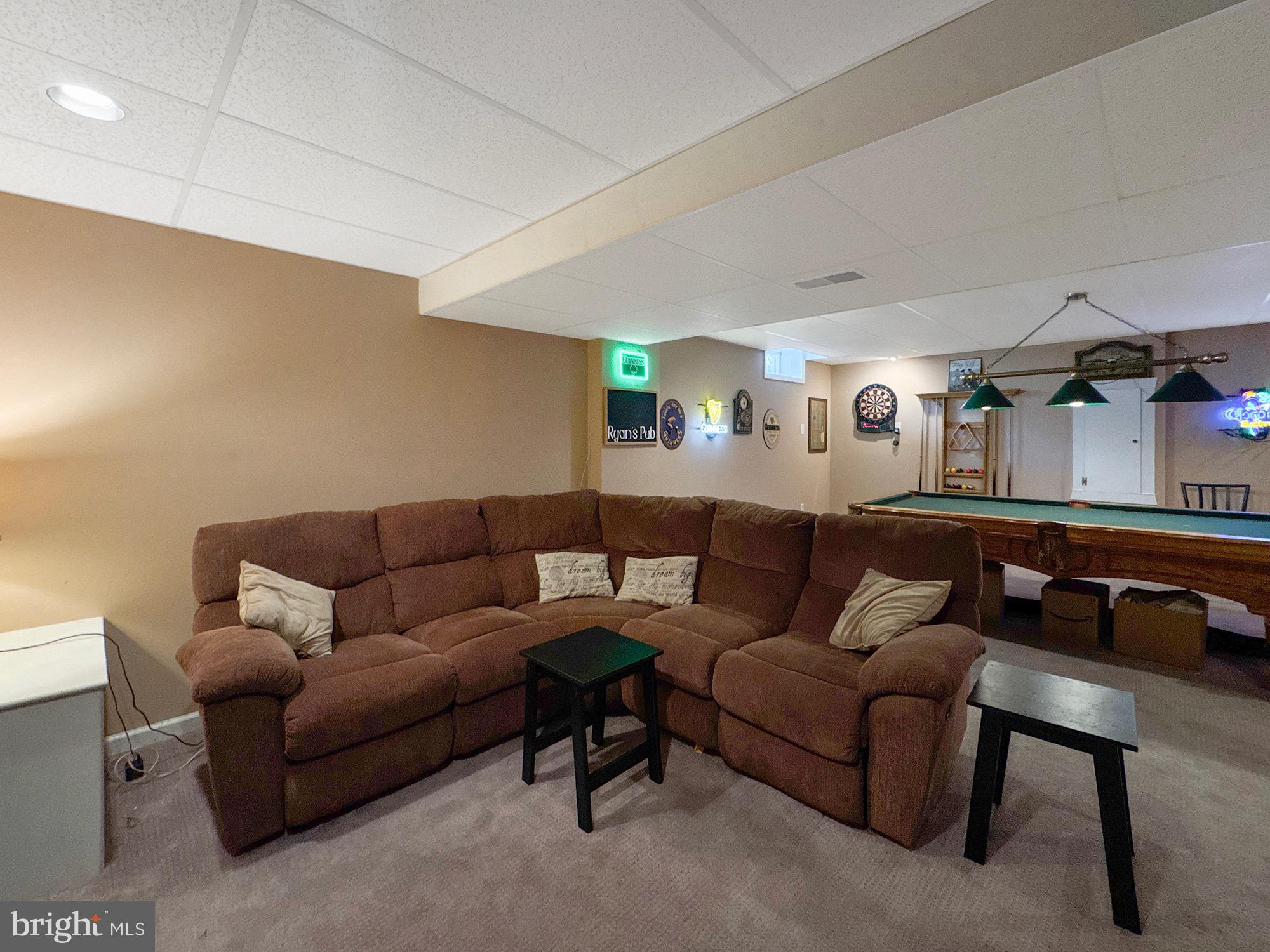 LITTLE KNOLL ESTATES - Residential