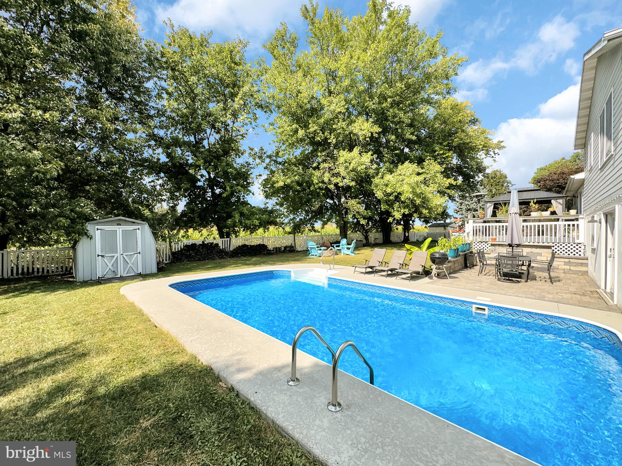 LITTLE KNOLL ESTATES - Residential