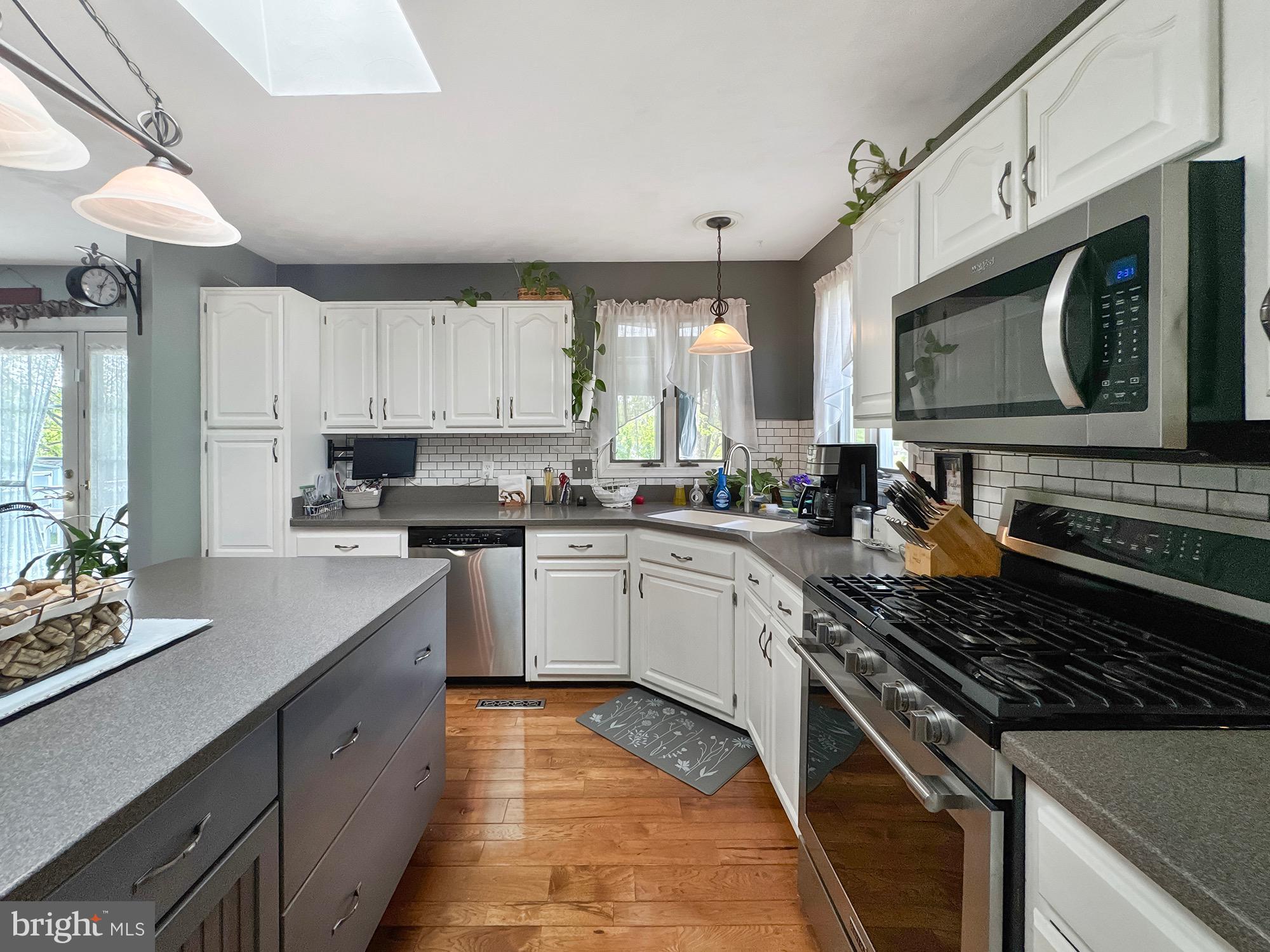 LITTLE KNOLL ESTATES - Residential