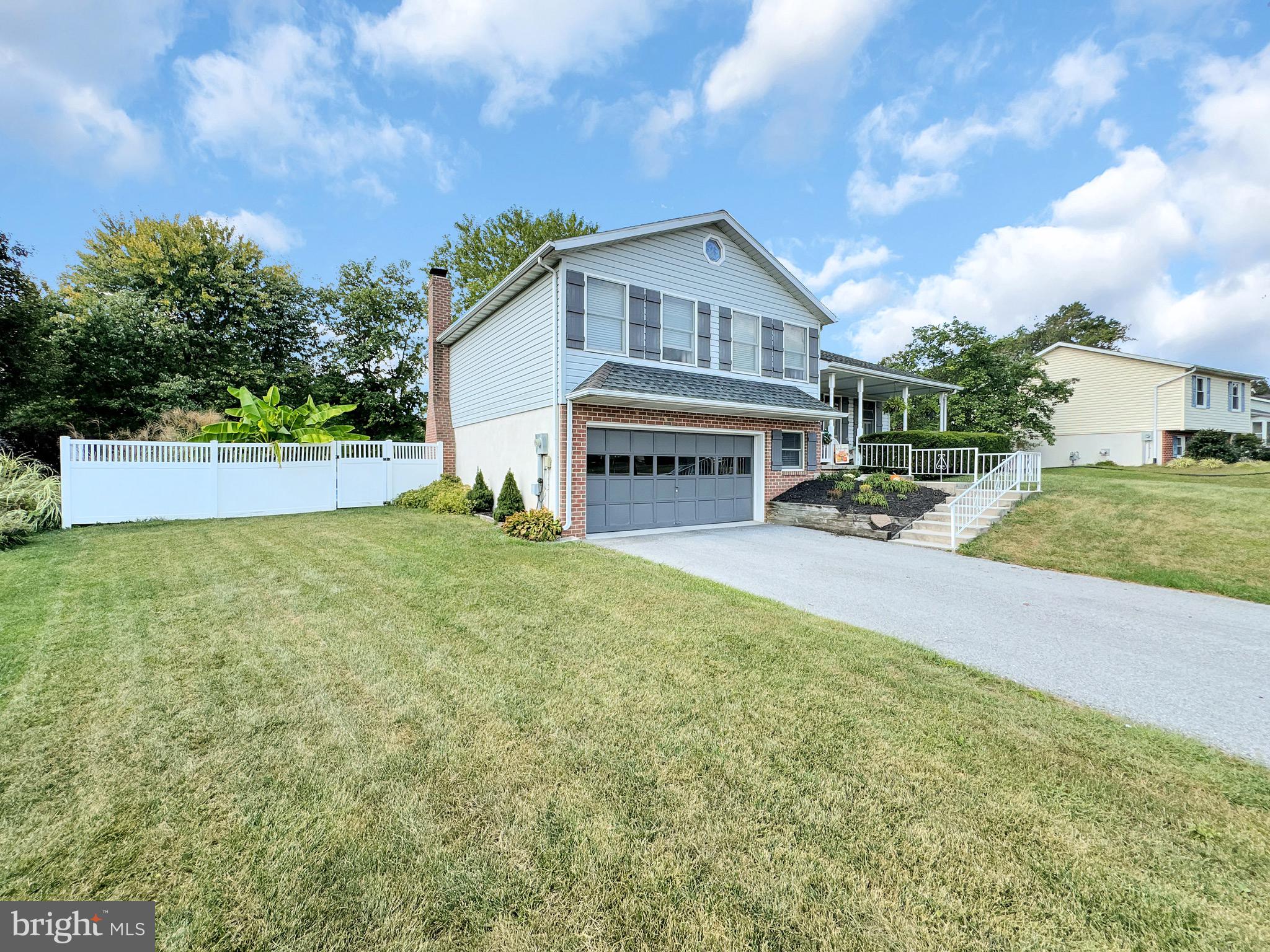 LITTLE KNOLL ESTATES - Residential