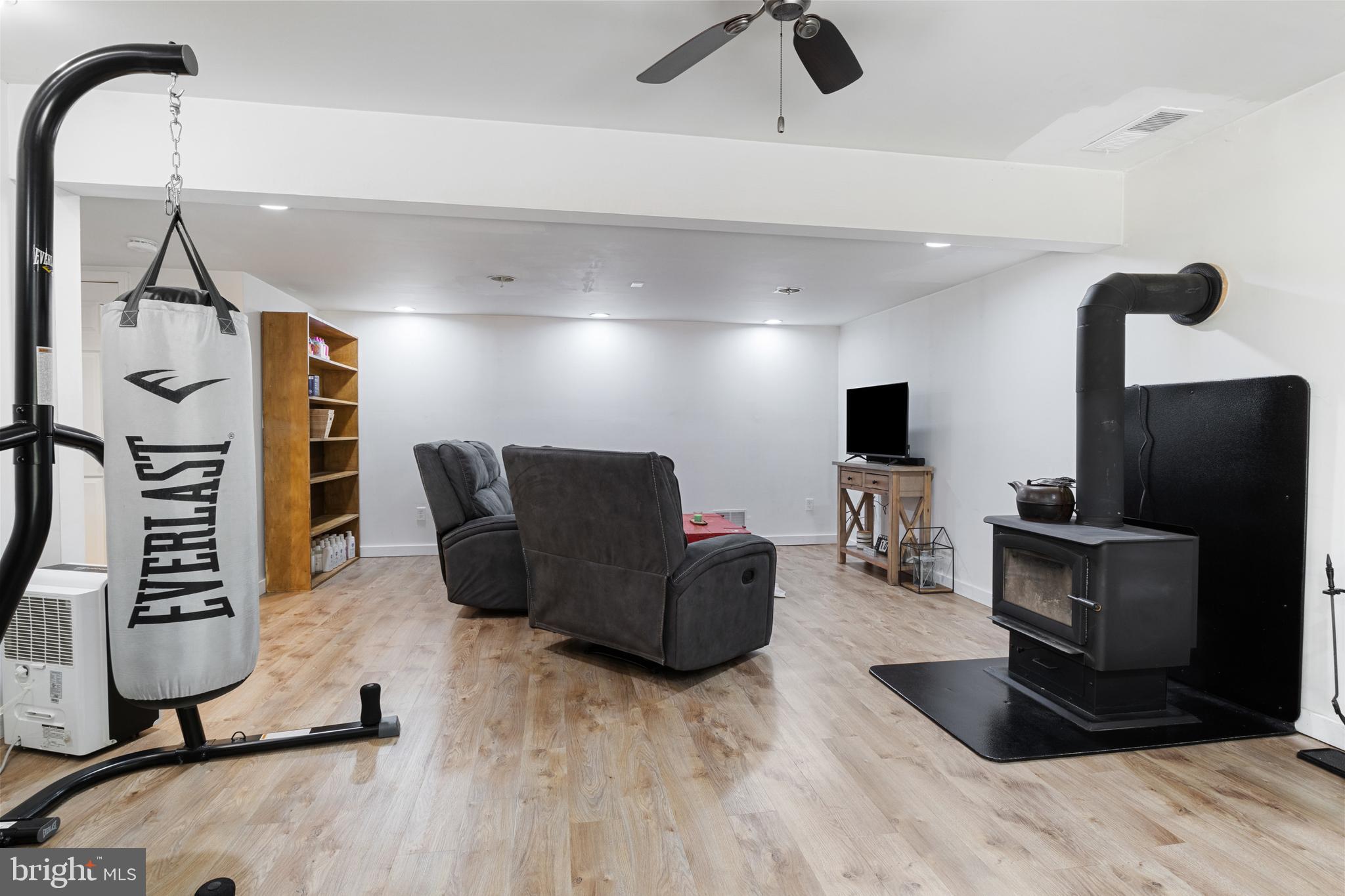 GLENVILLE - Residential