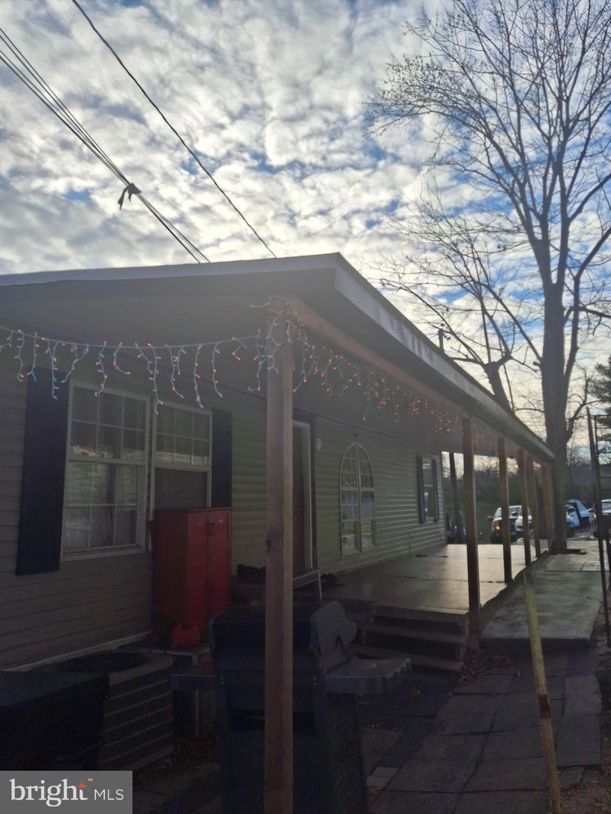 Beautiful and spacious Mobile home for sale.