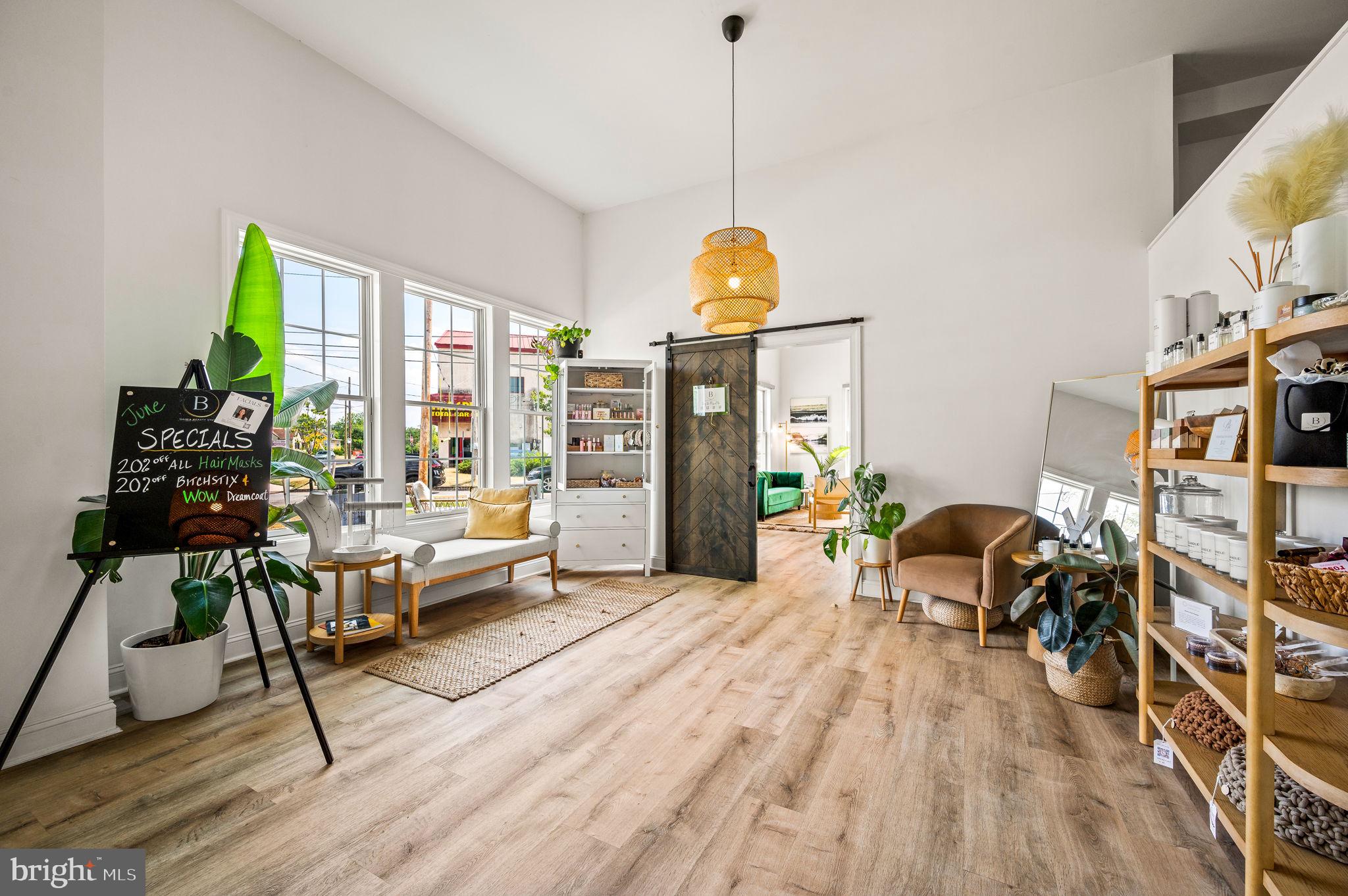 FLOURTOWN - Commercial Sale