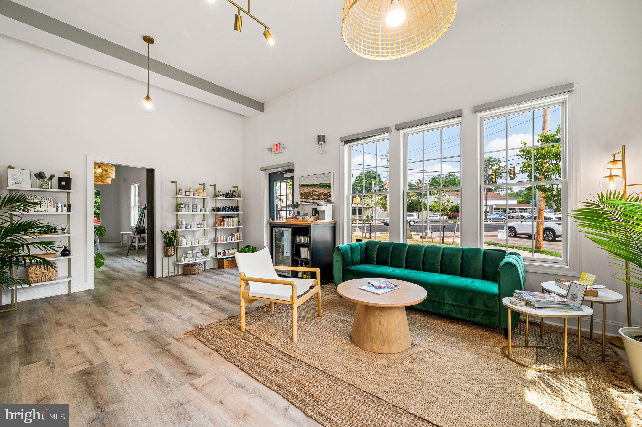 FLOURTOWN - Commercial Sale