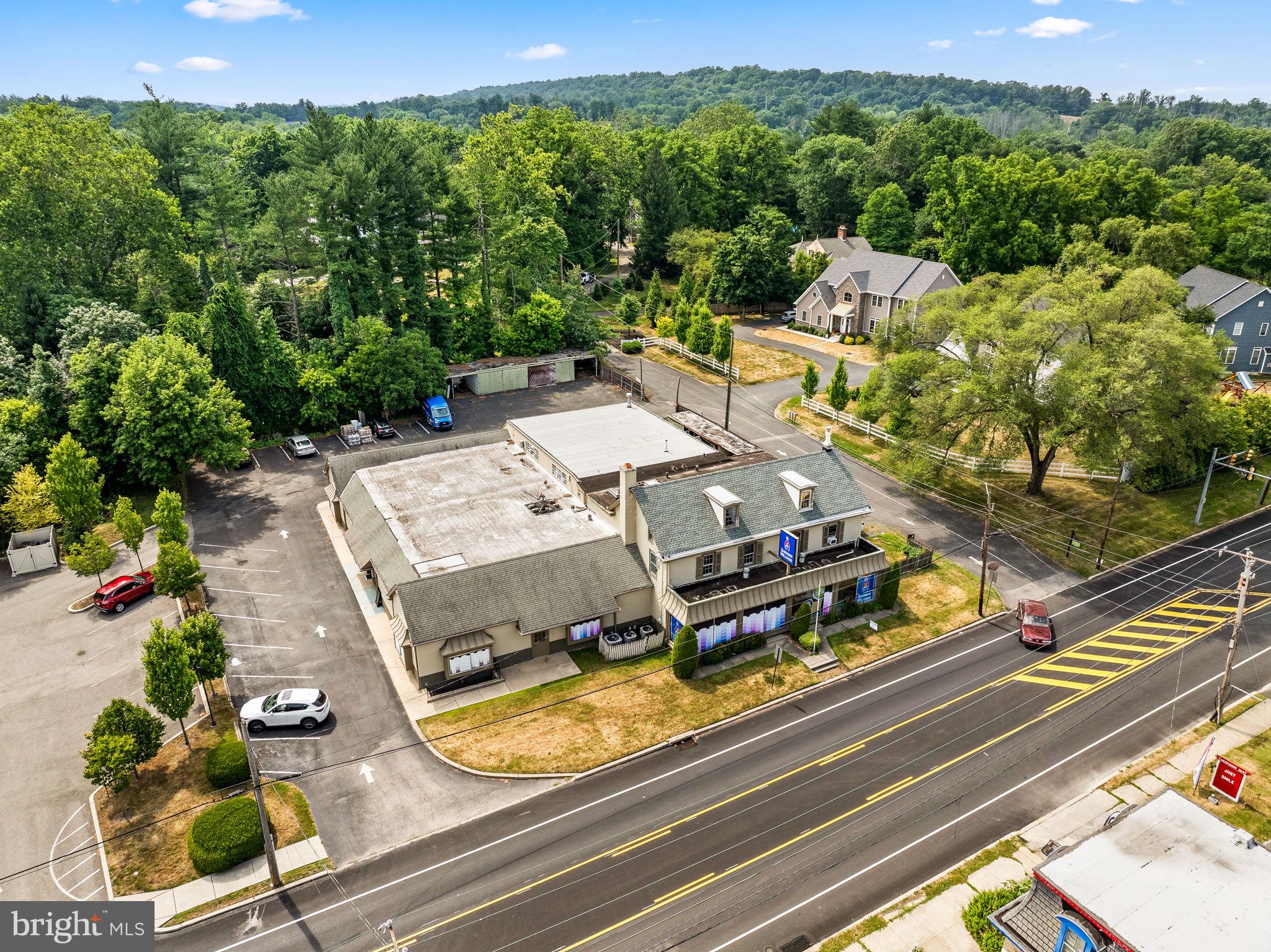 FLOURTOWN - Commercial Sale