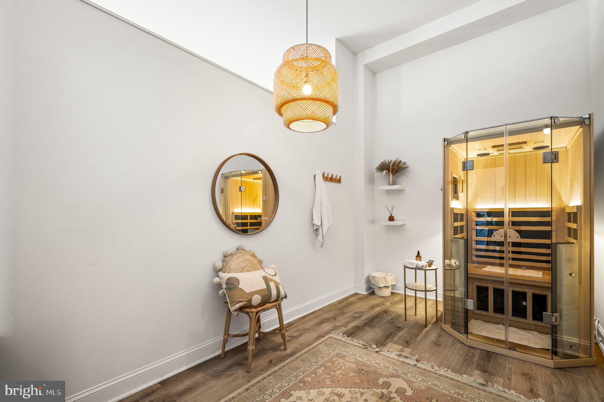 FLOURTOWN - Commercial Sale