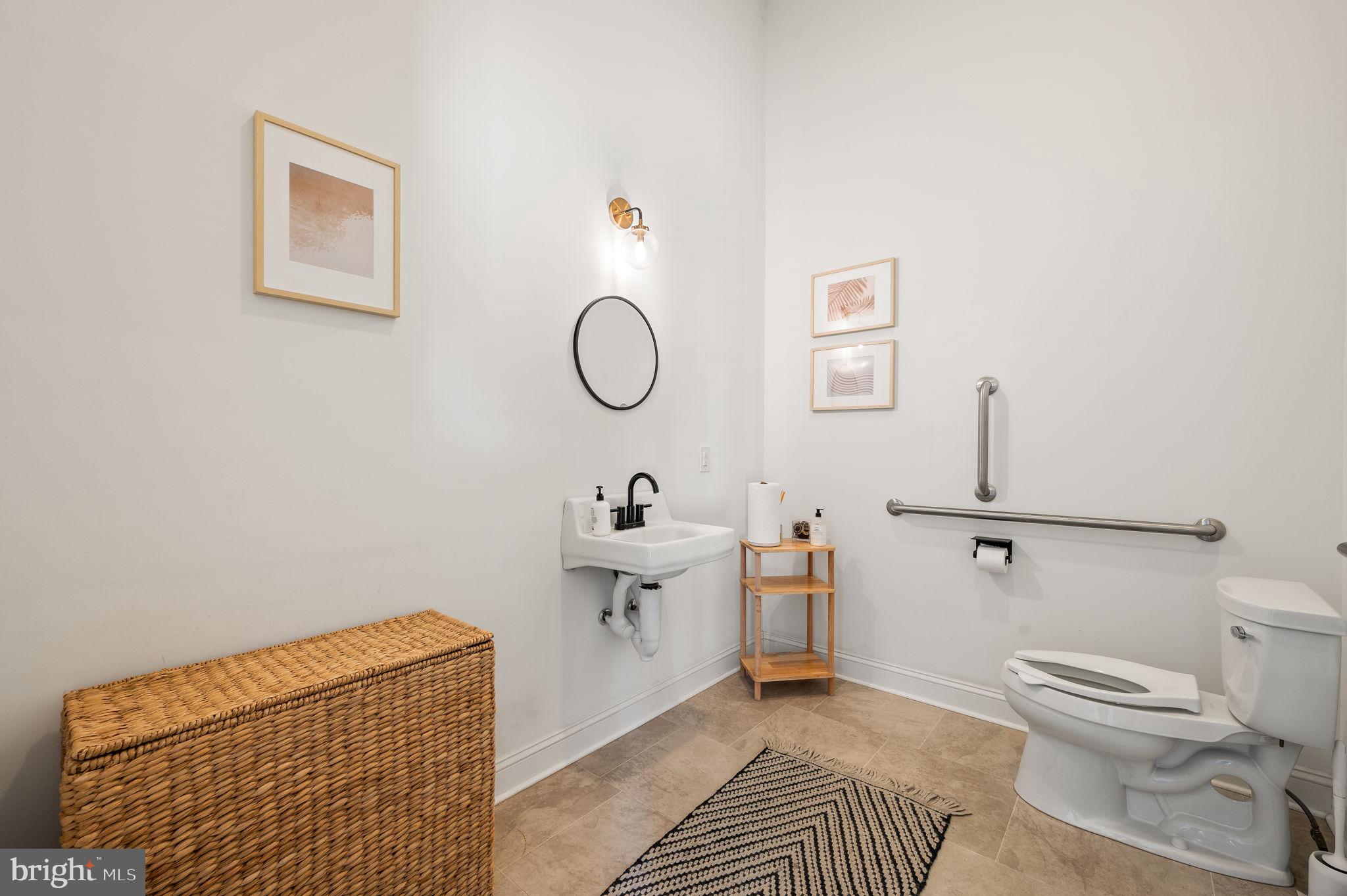 FLOURTOWN - Commercial Sale